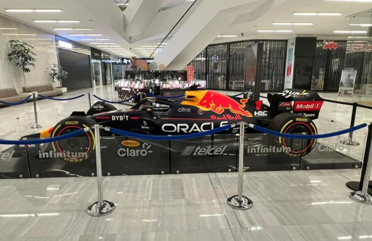 El auto de Checo Pérez estará en CDMX: dónde y cuándo ver la réplica de su Red Bull (Foto: Twitter/@Telcel)