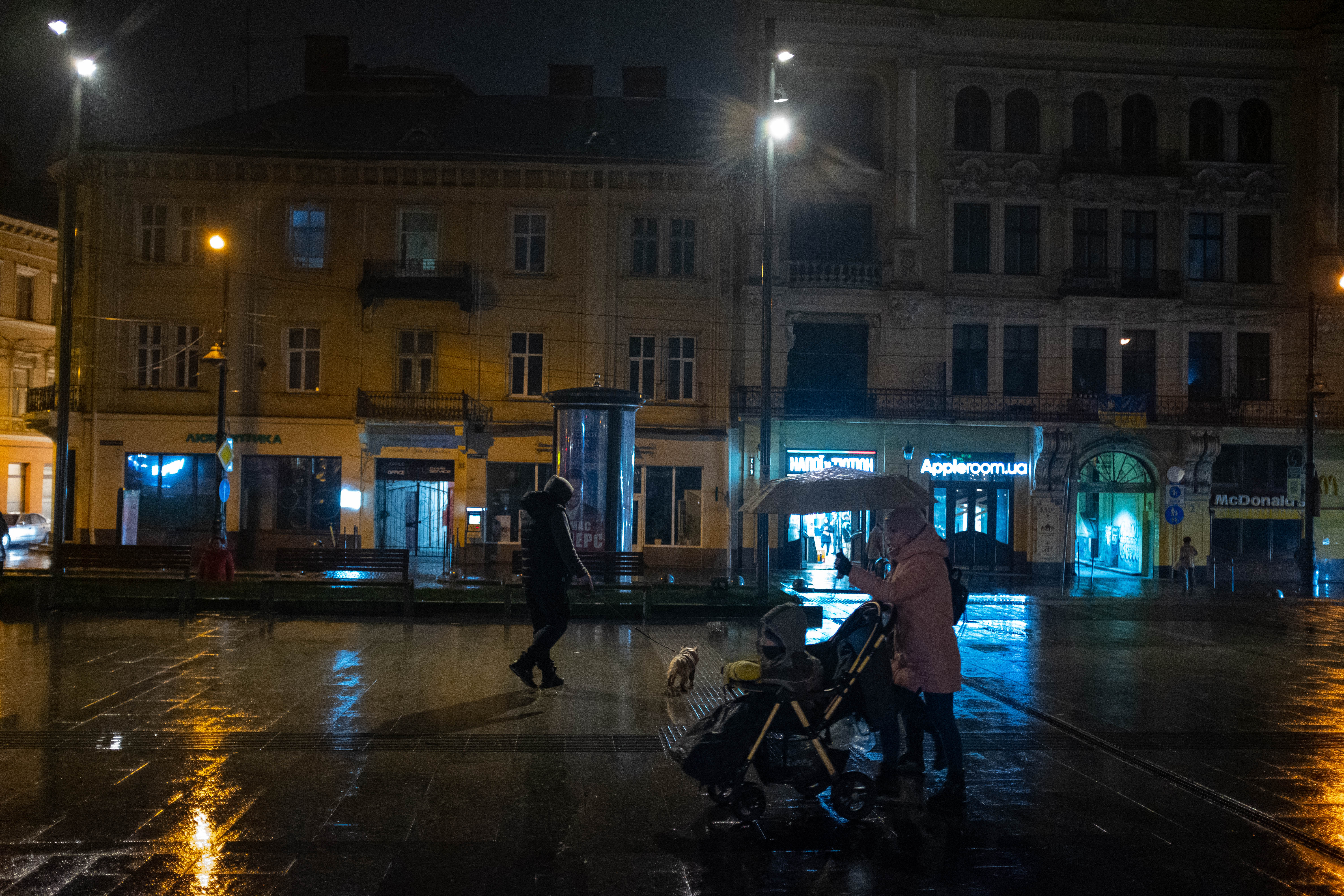 Las sirenas de alarma en Lviv sofocan a la ciudad y agitan el temor de largos ataques con misiles (Foto: Franco Fafasuli)