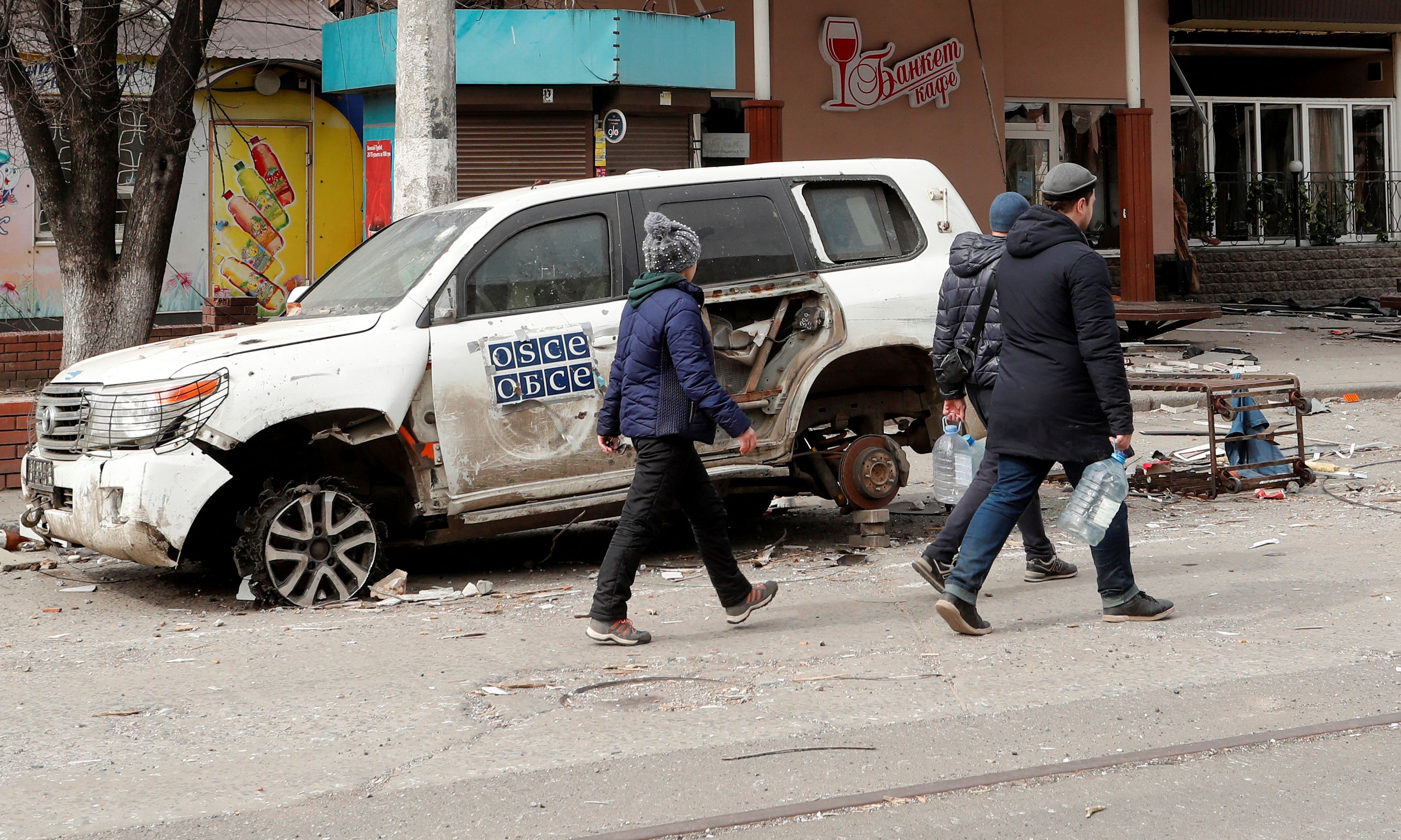 Vehículo de la OSCE destruido en Mariupol (Reuters)