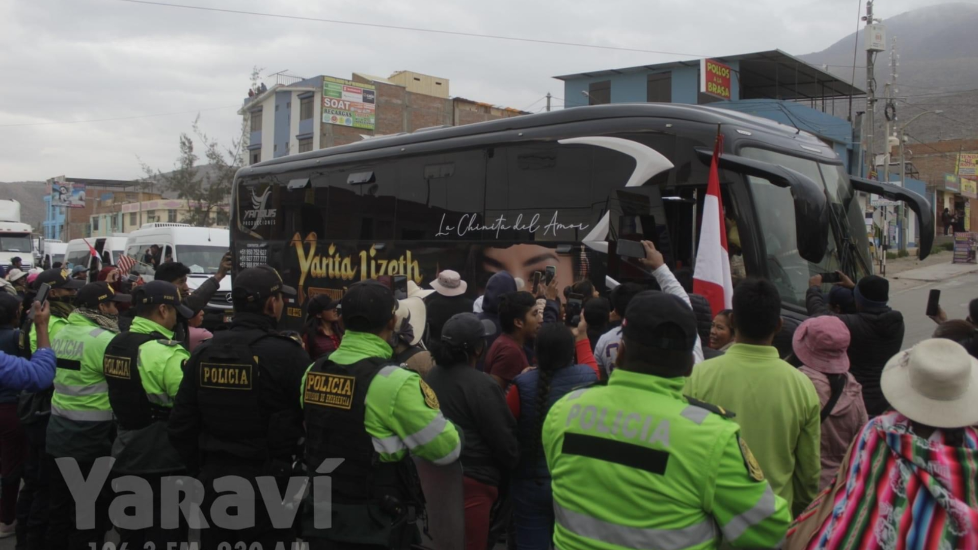 Bus de la cantante Yarita Lizeth. Foto: Yaraví