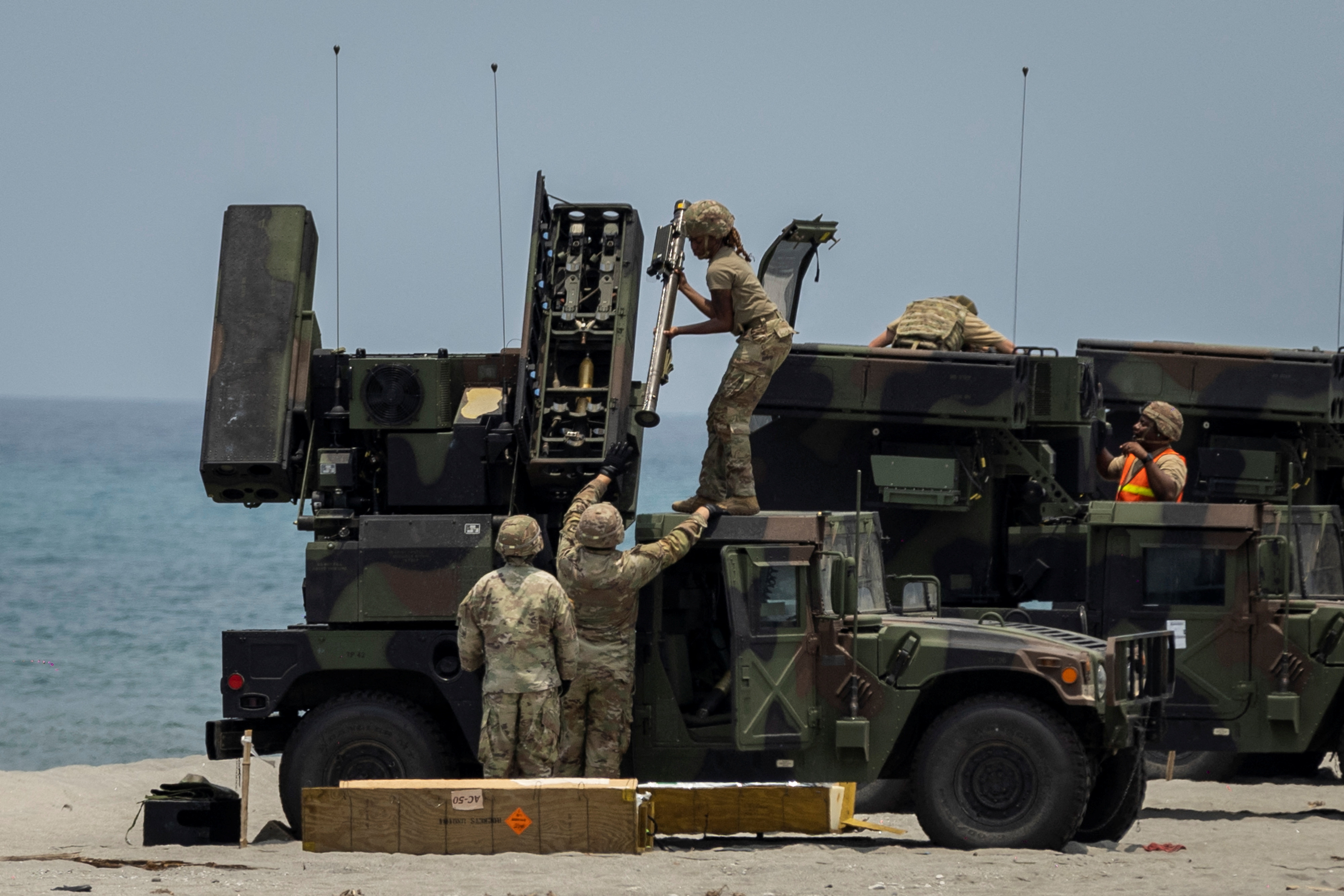 Filipinas y Estados Unidos acordaron cuatro nuevas bases en el país aunque aún resta definir qué tipo de arsenal se albergará y el alcance del uso militar y estratégico (REUTERS)