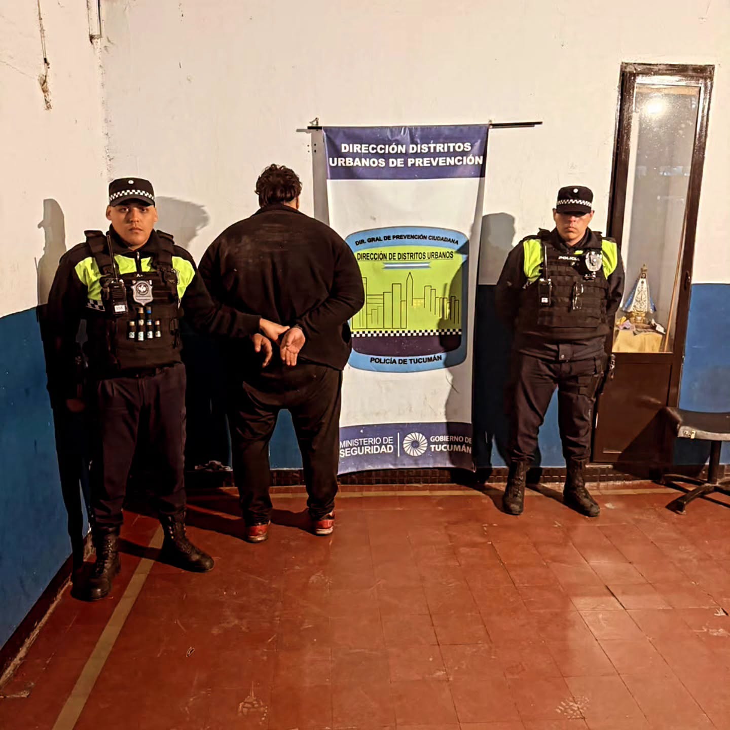 Tucum&aacute;n: lo frenaron en un control de tr&aacute;nsito, se enoj&oacute; con la polic&iacute;a y prendi&oacute; fuego su propia moto
