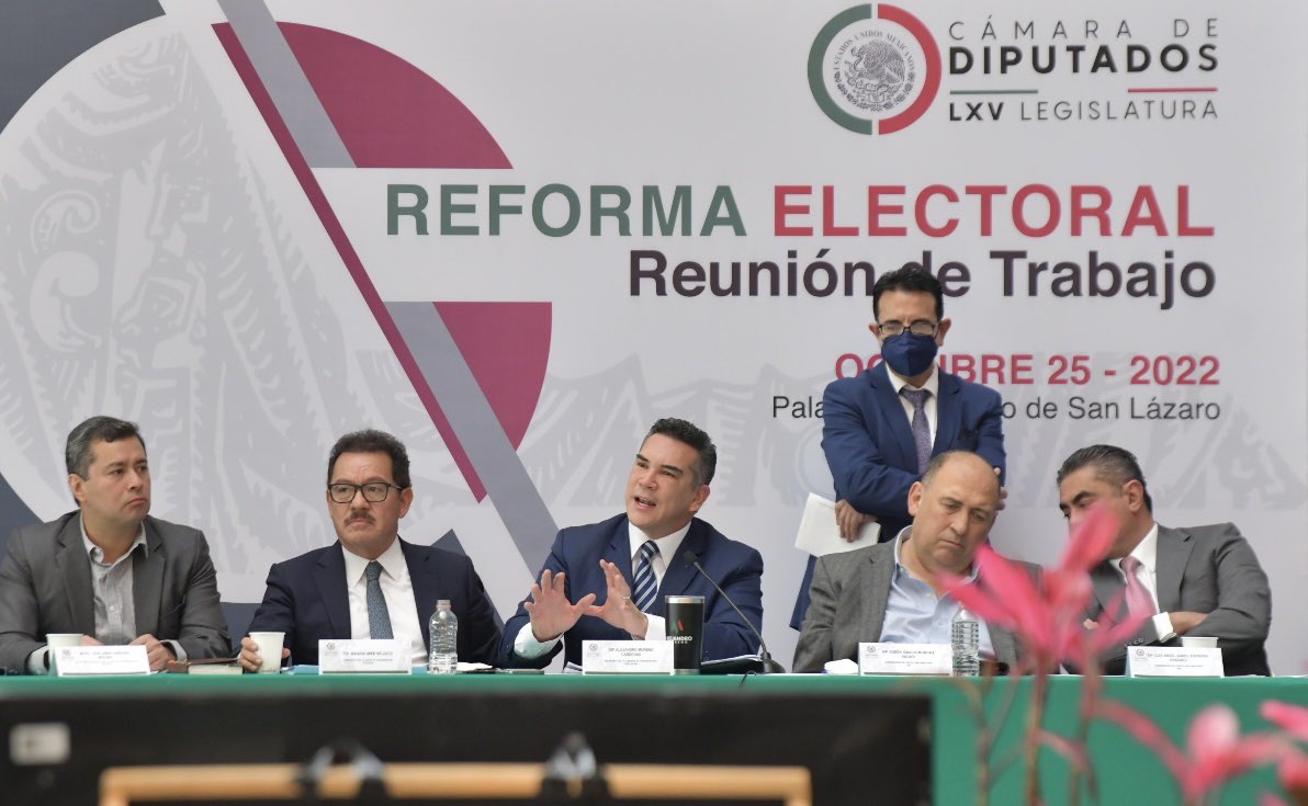 El líder priista estuvo presente en la mesa de análisis de la reforma electoral que mandó AMLO al Congreso de la Unión (Foto: Twitter/@alitomorenoc)