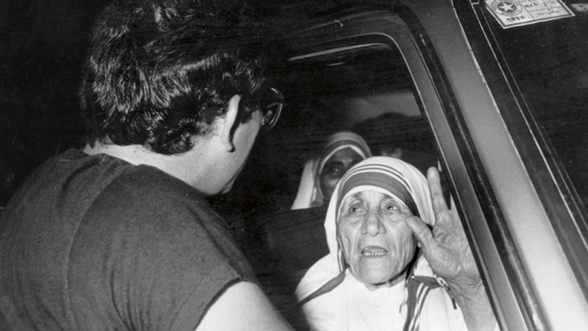 Ortega con la Madre Teresa de Calcuta en 1988 (Crédito: 19 Digital)