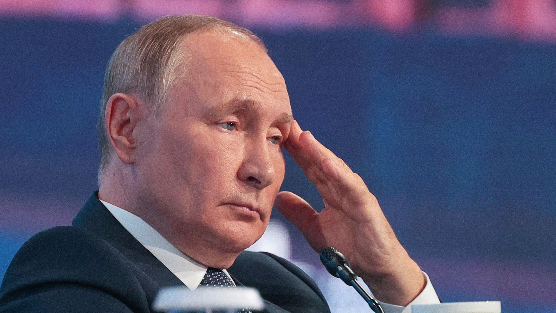 Putin, admitió que la situación en cuatro zonas de Ucrania que Moscú ha declarado parte de Rusia es “extremadamente difícil” y ordenó a los servicios de seguridad que intensifiquen la vigilancia para asegurar sus fronteras y combatir nuevas amenazas. (REUTERS)