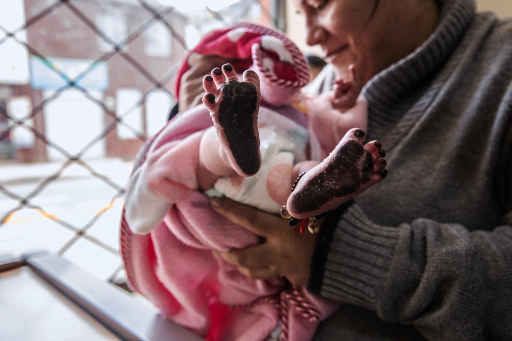 Cuántos niños llevan como primer apellido el de su madre, un año después de la entrada en vigor de la Ley Aluna en Colombia