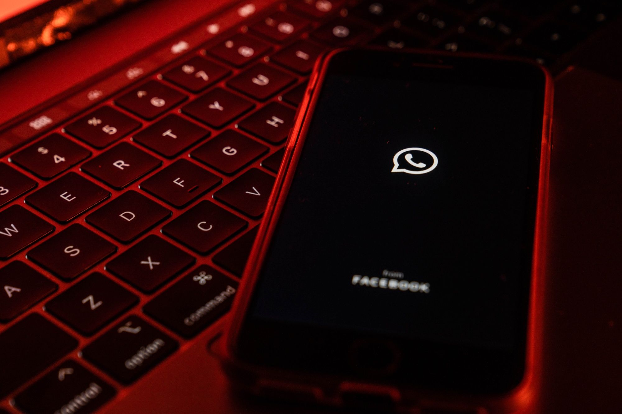 No hay aplicaciones para saber que te han eliminado de WhatsApp (Foto: Lam Yik/Bloomberg)