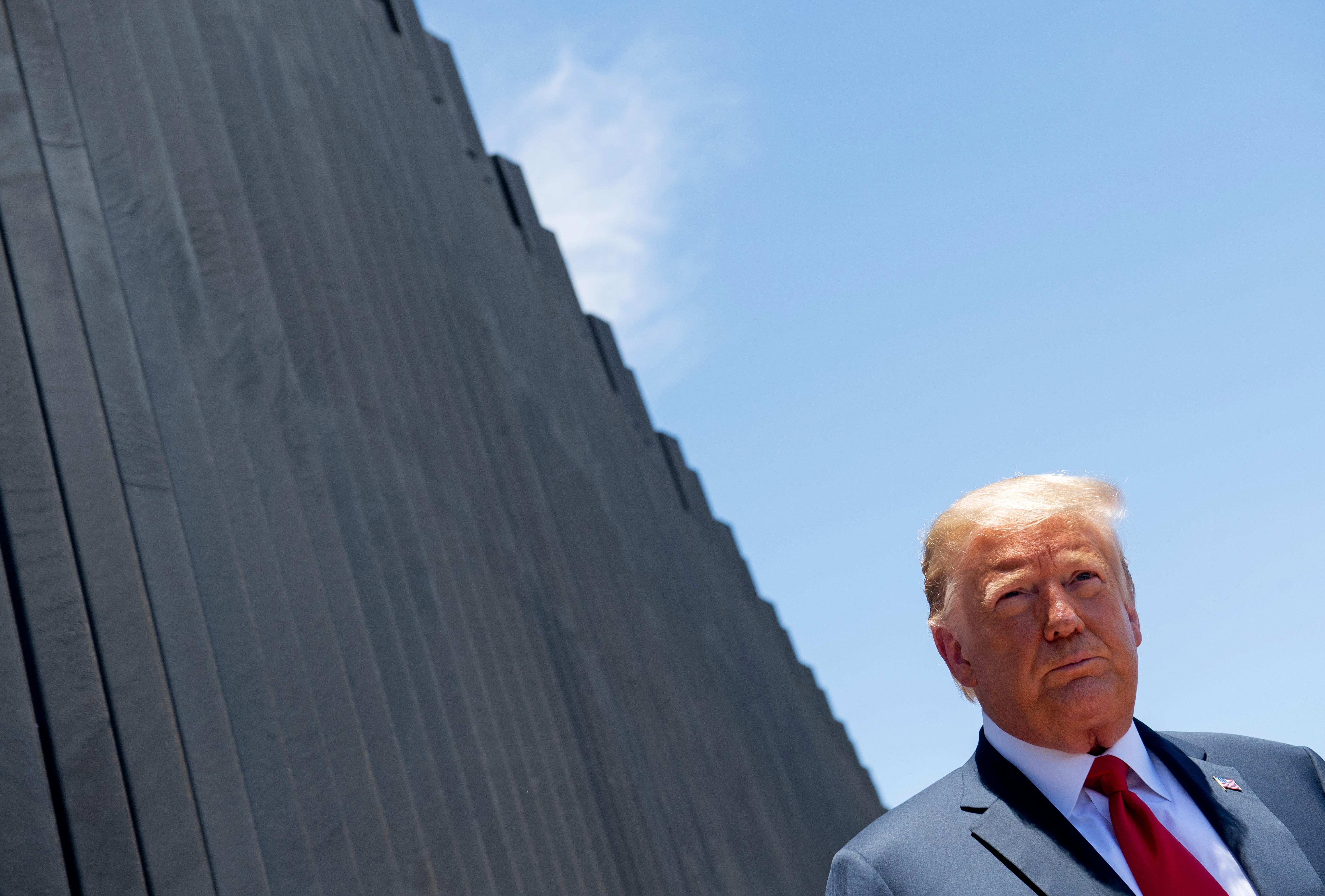 López Obrador evade el tema del muro fronterizo que presumió Trump