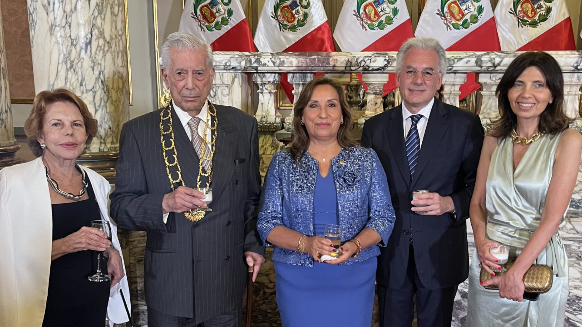Mario Vargas Llosa fue conmemorado por la presidenta Dina Boluarte. 

Foto: Álvaro Vargas Llosa