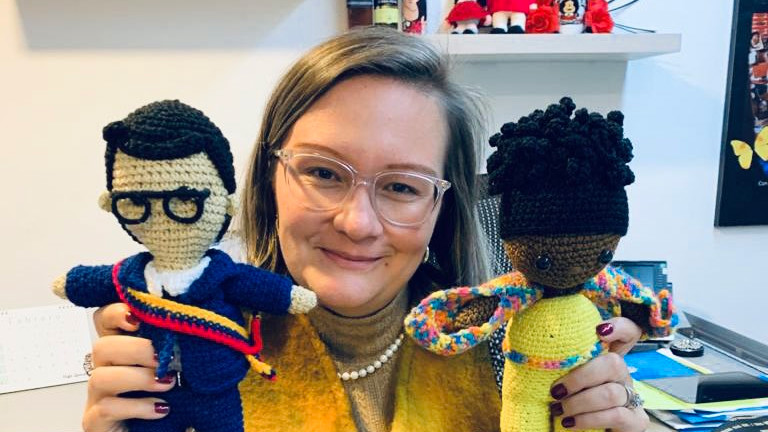 Los muñecos de Petro y Francia Márquez que tiene la directora de Prosperidad Social en su oficina: quién se los dio