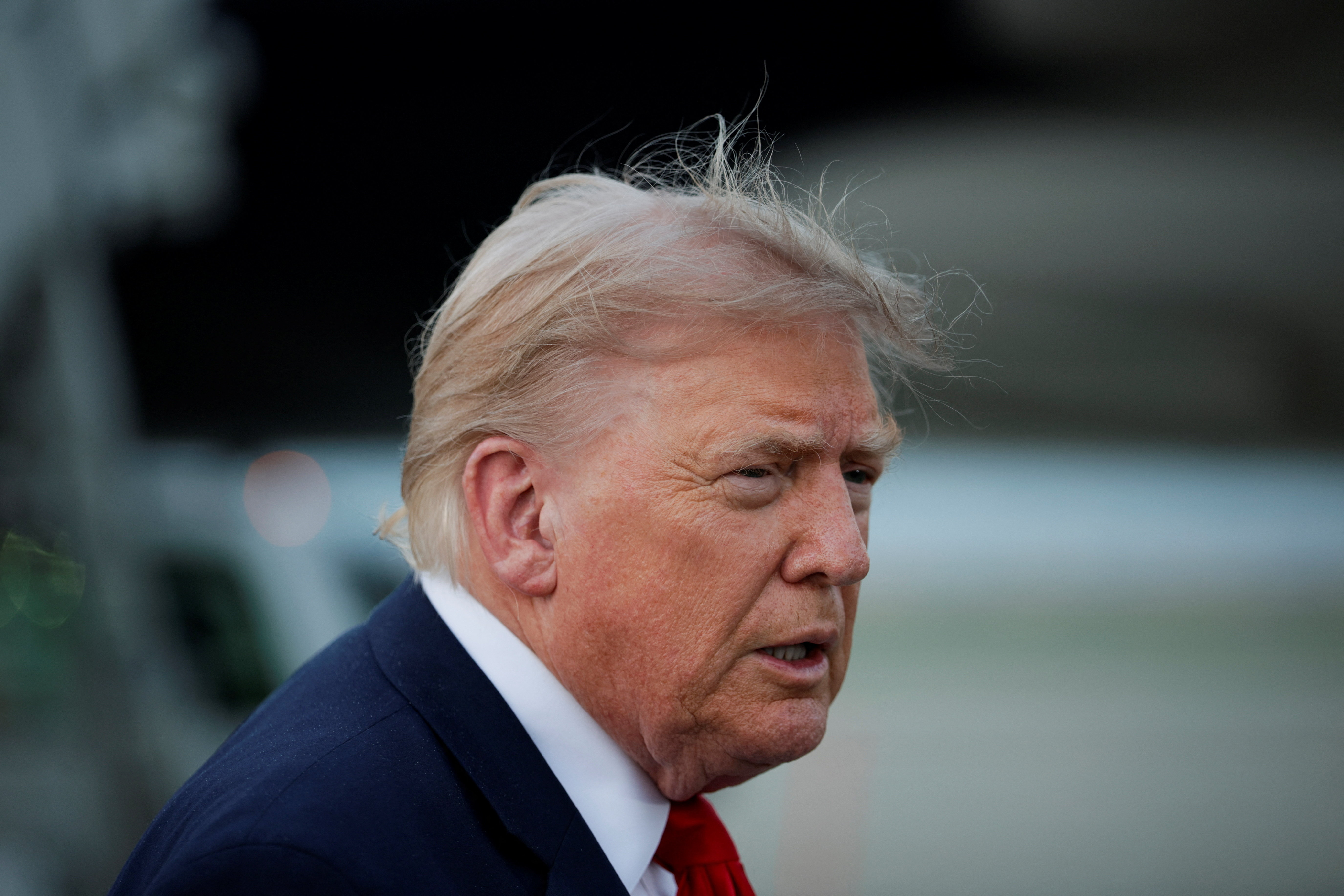 Trump descarta la v&iacute;a diplom&aacute;tica para abrir el estrecho de Ormuz y profundiza su ofensiva militar contra Ir&aacute;n