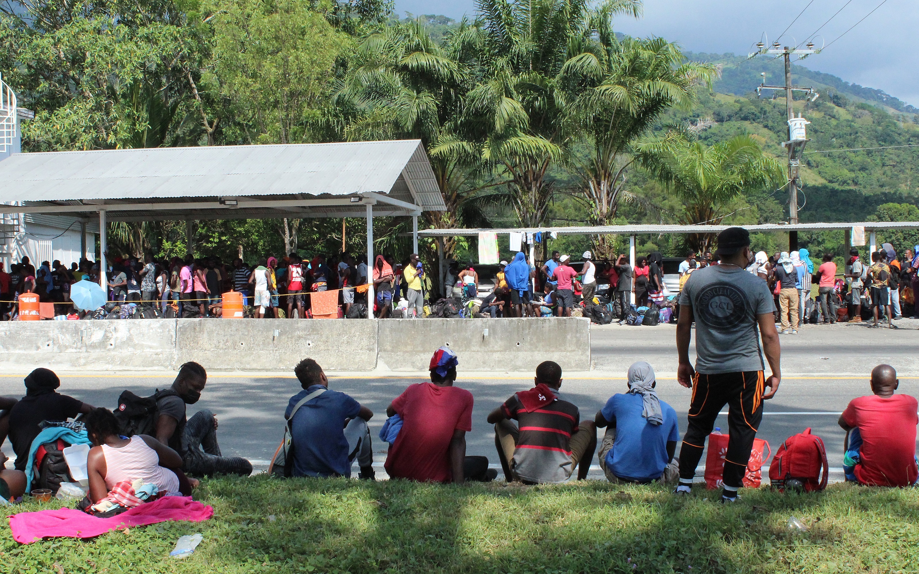 由于塔帕丘拉移民局关闭，数百名移民抵达圣克里斯托瓦尔德拉斯卡萨斯
