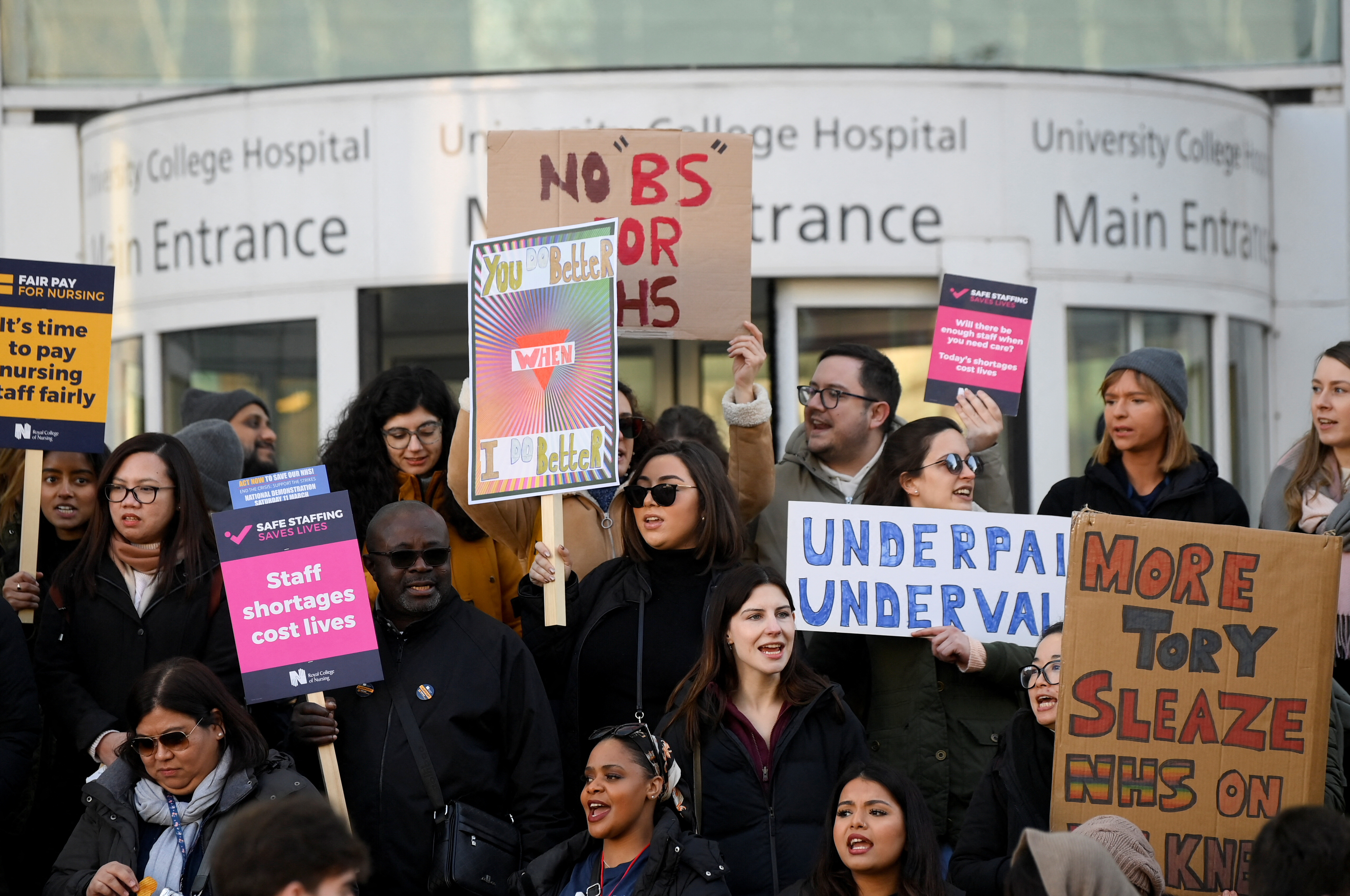Miles de médicos en el Reino Unido realizarán una huelga de cuatro días que podría impactar “en la seguridad de los pacientes”