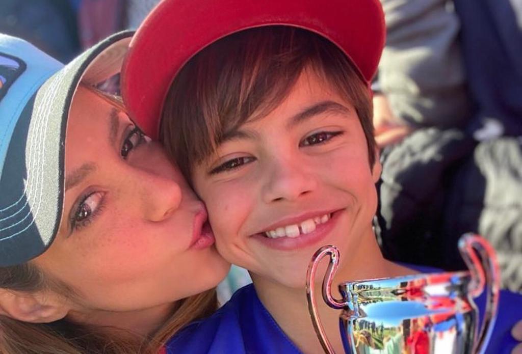 Shakira enjoyed the baseball championship in the company of Milan, her eldest son, and she was seen to be quite far from Gerard Piqué.  Taken from Instagram @shakira