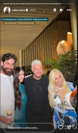 Tinelli con su look platinado, también presente en el evento