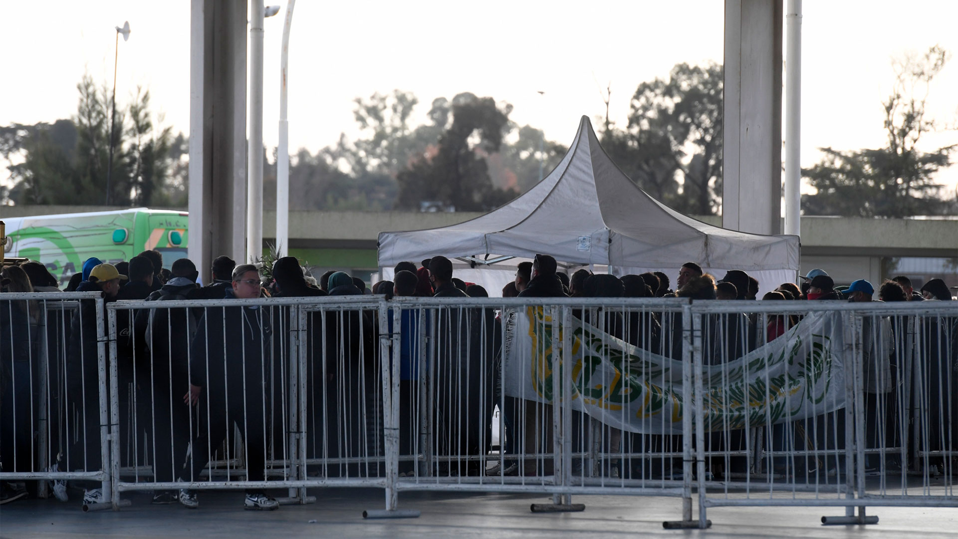Los fanáticos hicieron largas filas desde las primeras horas de la mañana (Fotos: Maximiliano Luna)