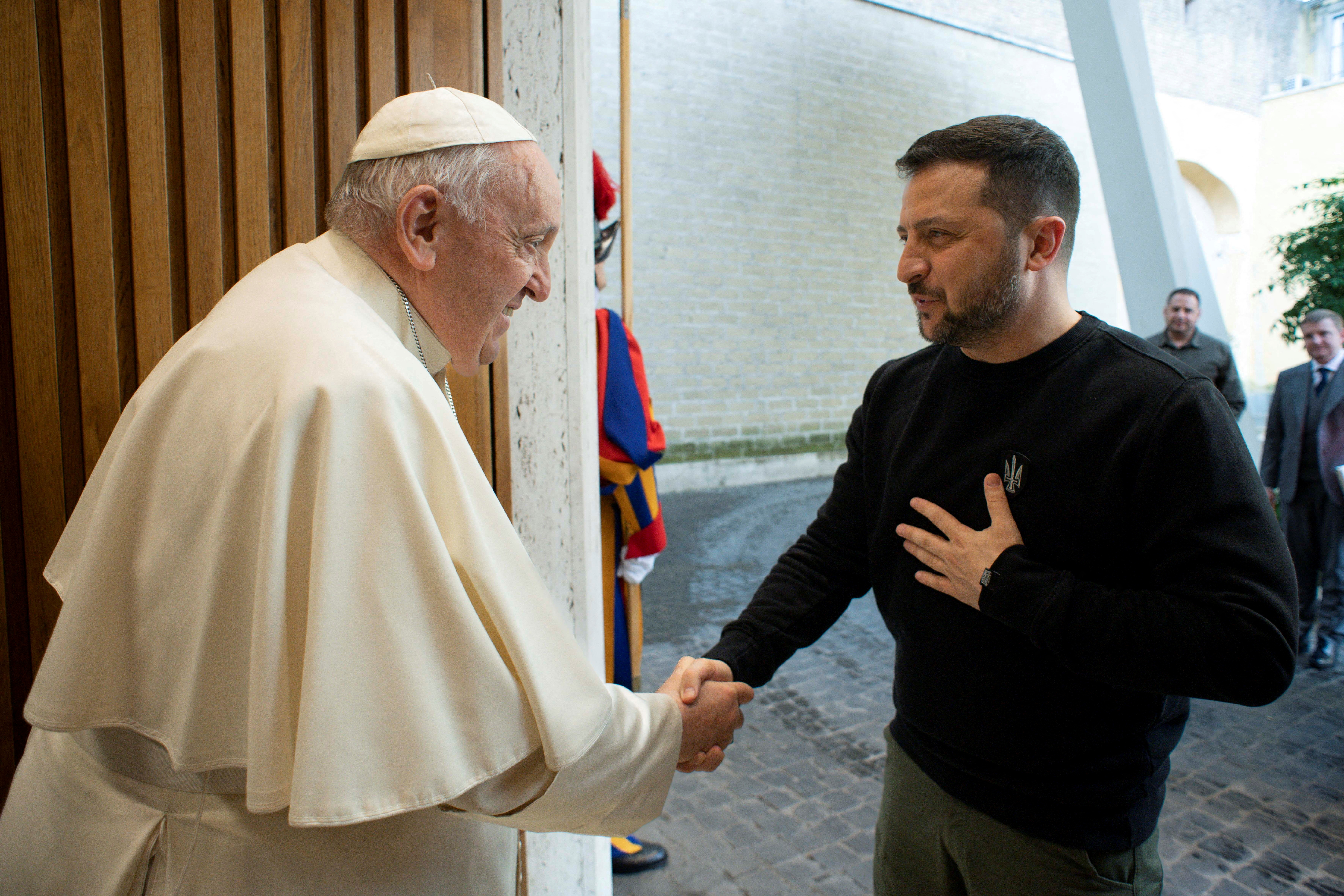 El papa Francisco envió a Kiev al negociador más experimentado del Vaticano para intentar una mediación en la guerra de Ucrania