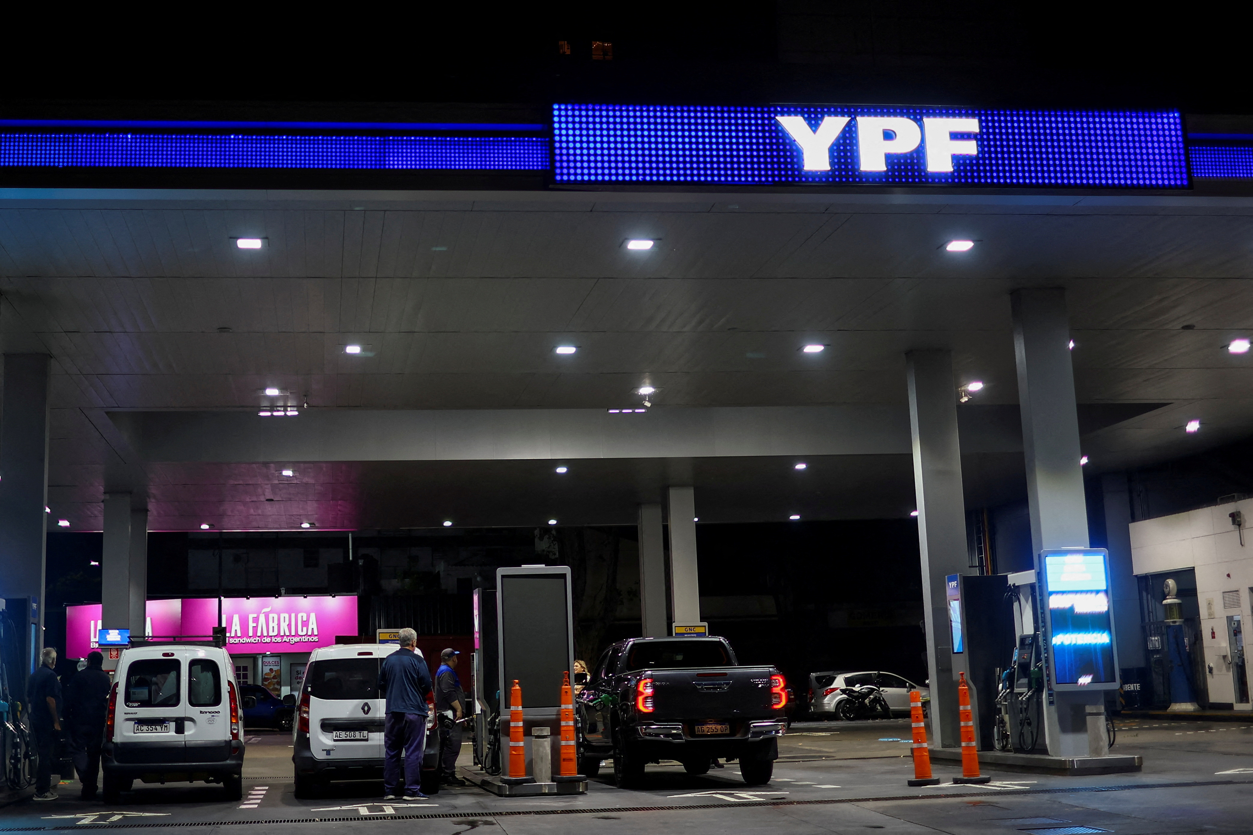 YPF confirm&oacute; un aumento de 1% promedio los precios de sus combustibles en todo el pa&iacute;s