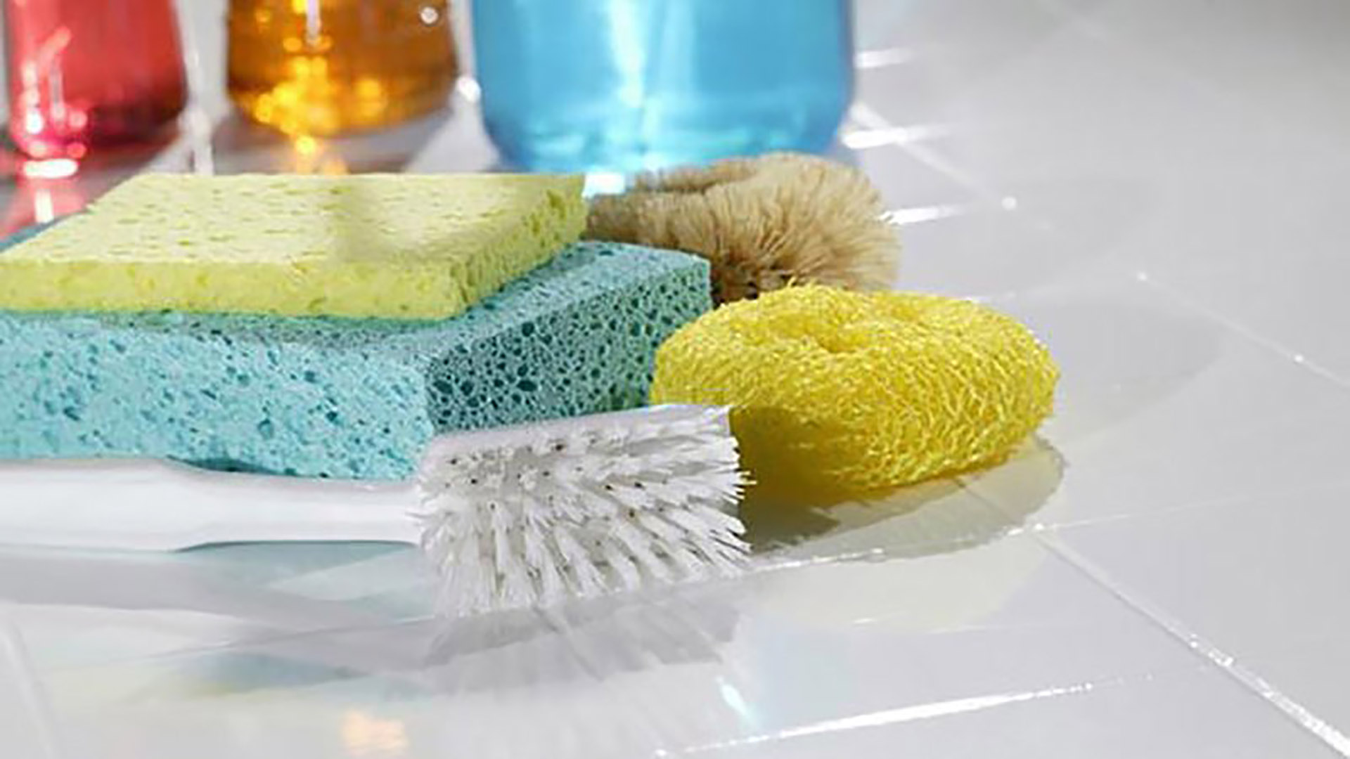 Las esponjas y los trapos se deben renovar con frecuencia las, al igual que el resto de los utensilios, se deben higienizar seguido. (Prexels)