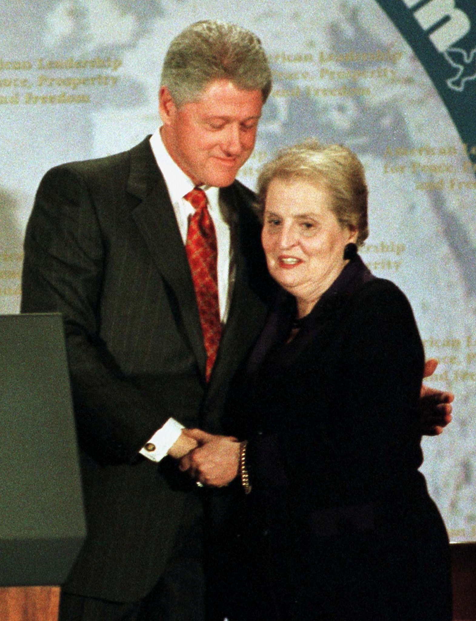 El presidente Bill Clinton junto a la Secretaria de Estado Madeline Albright File Photo