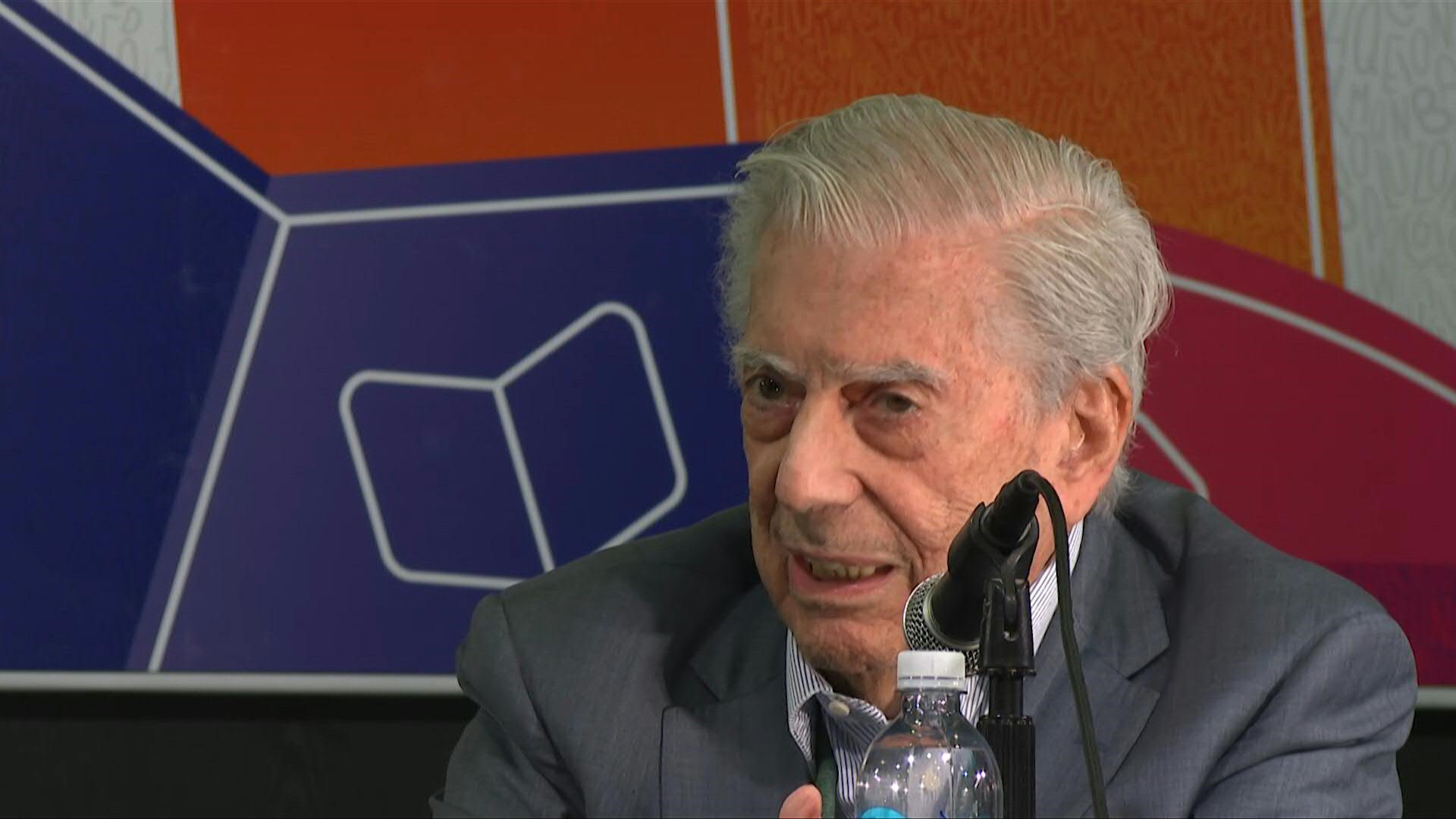 Mario Vargas Llosa estuvo en Rosario para inaugurar la cátedra que lleva su nombre en la Fundación Libertad