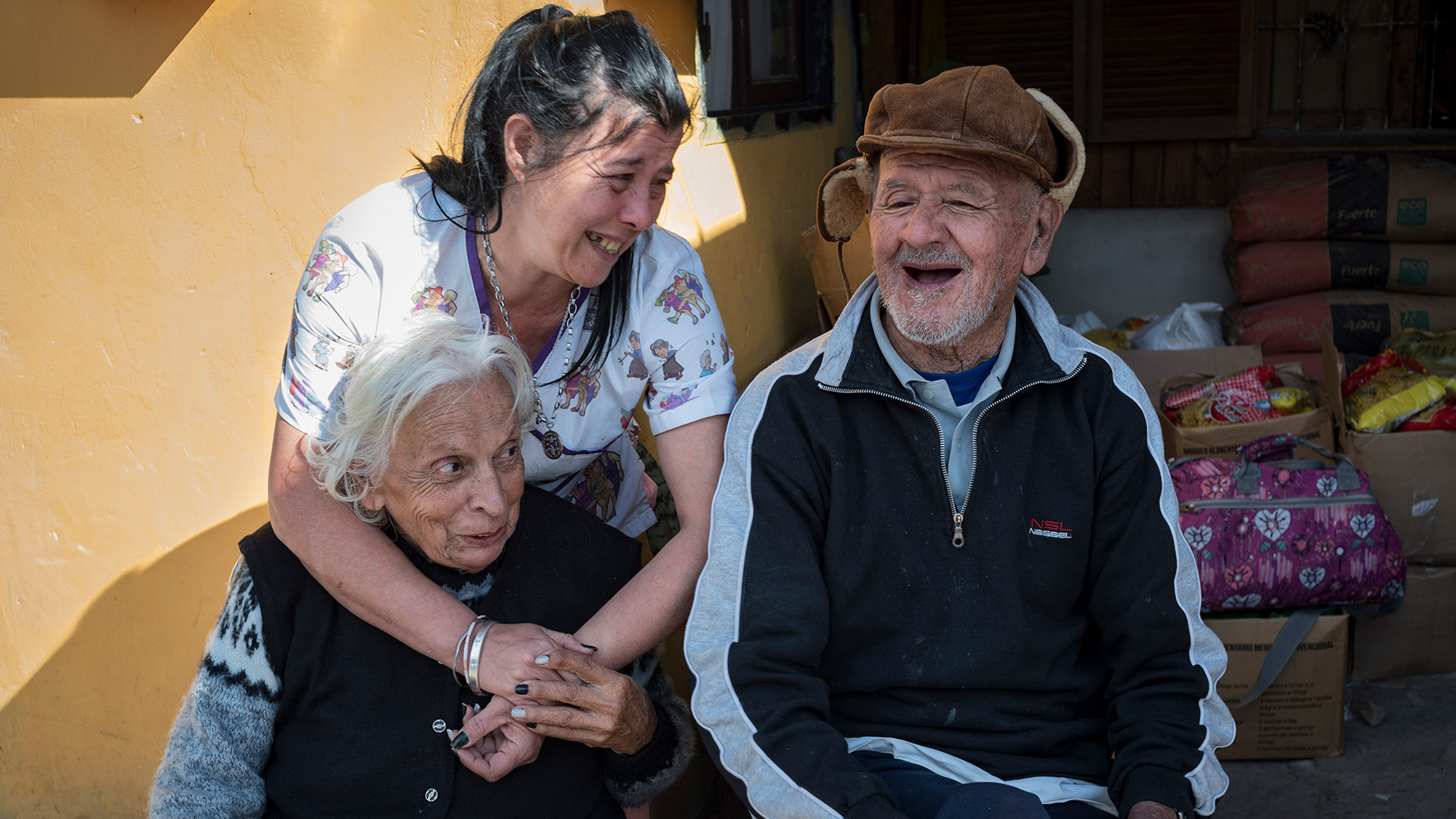 “El hogar de Cecilia”, en Merlo, cobija a 58 adultos mayores que vivieron en las calles de la provincia de Buenos Aires y sufren el abandono de sus familias (Ariel Timy Torres / Cristian Scotellaro / AFP)