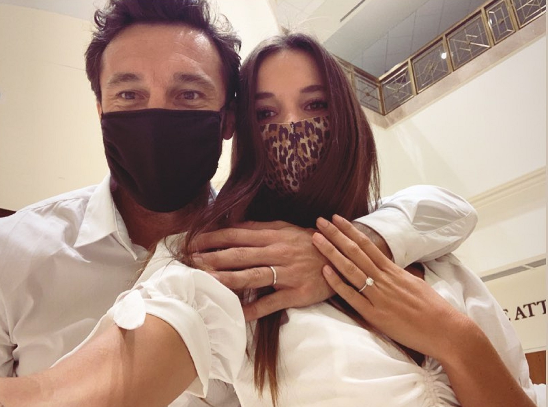 Los jóvenes mostraron sus anillos tras el casamiento (Foto: Instagram)