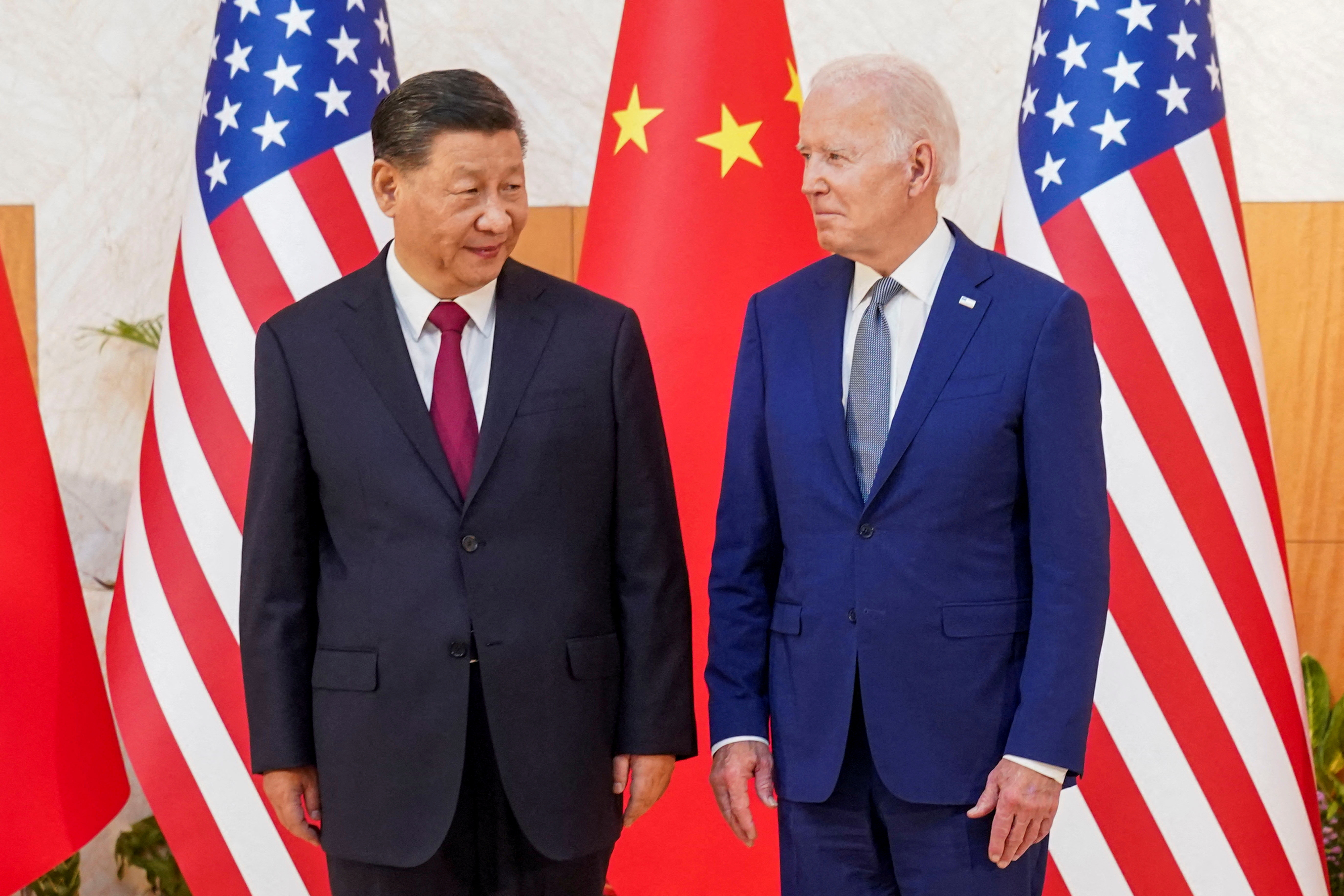 Los presidentes de China y EEUU se vieron el pasado mes de noviembre en los márgenes de la cumbre del G20 en Bali (Indonesia).  (REUTERS/Kevin Lamarque)