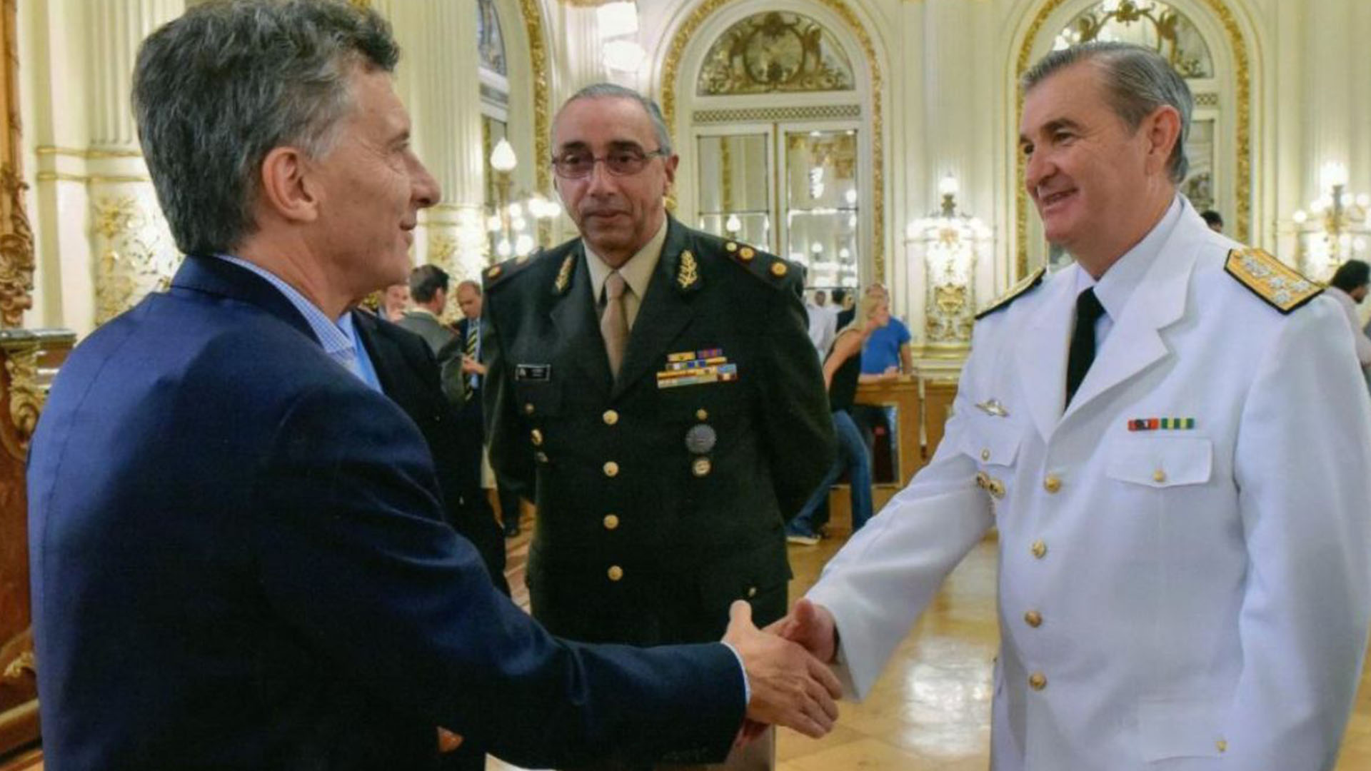 El jefe de la Armada, Almirante Marcelo Srur, recibió 45 día de detención en una Base Naval. Claudio Villamide lo acusó de "falta de liderazgo" 