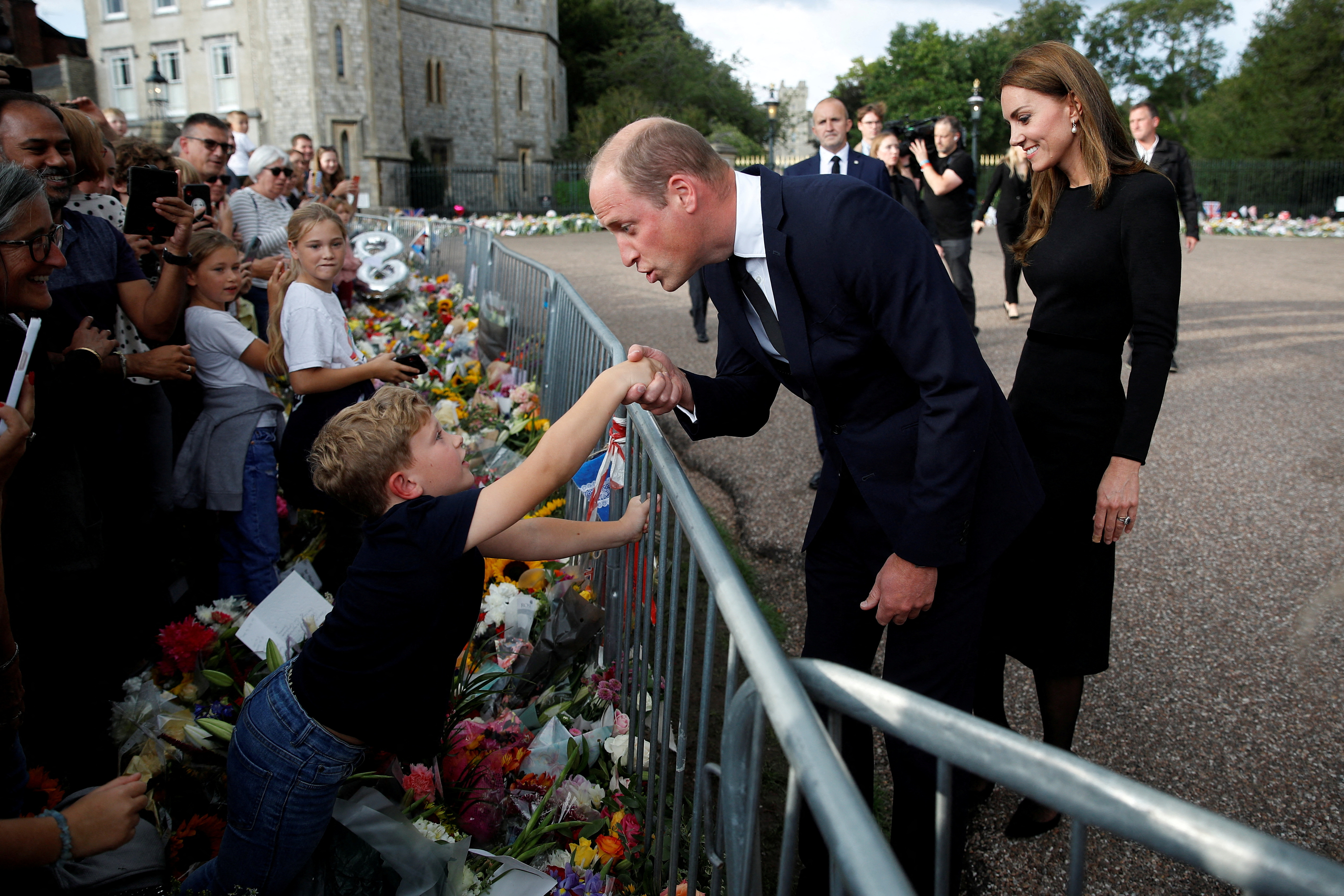 Según detalló un portavoz del Palacio de Kensington, fue el Príncipe de Gales quien invitó a su hermano y a su esposa. “Le extendió un ramo de olivo para detener la guerra”, aseguran en los medios británicos (REUTERS)