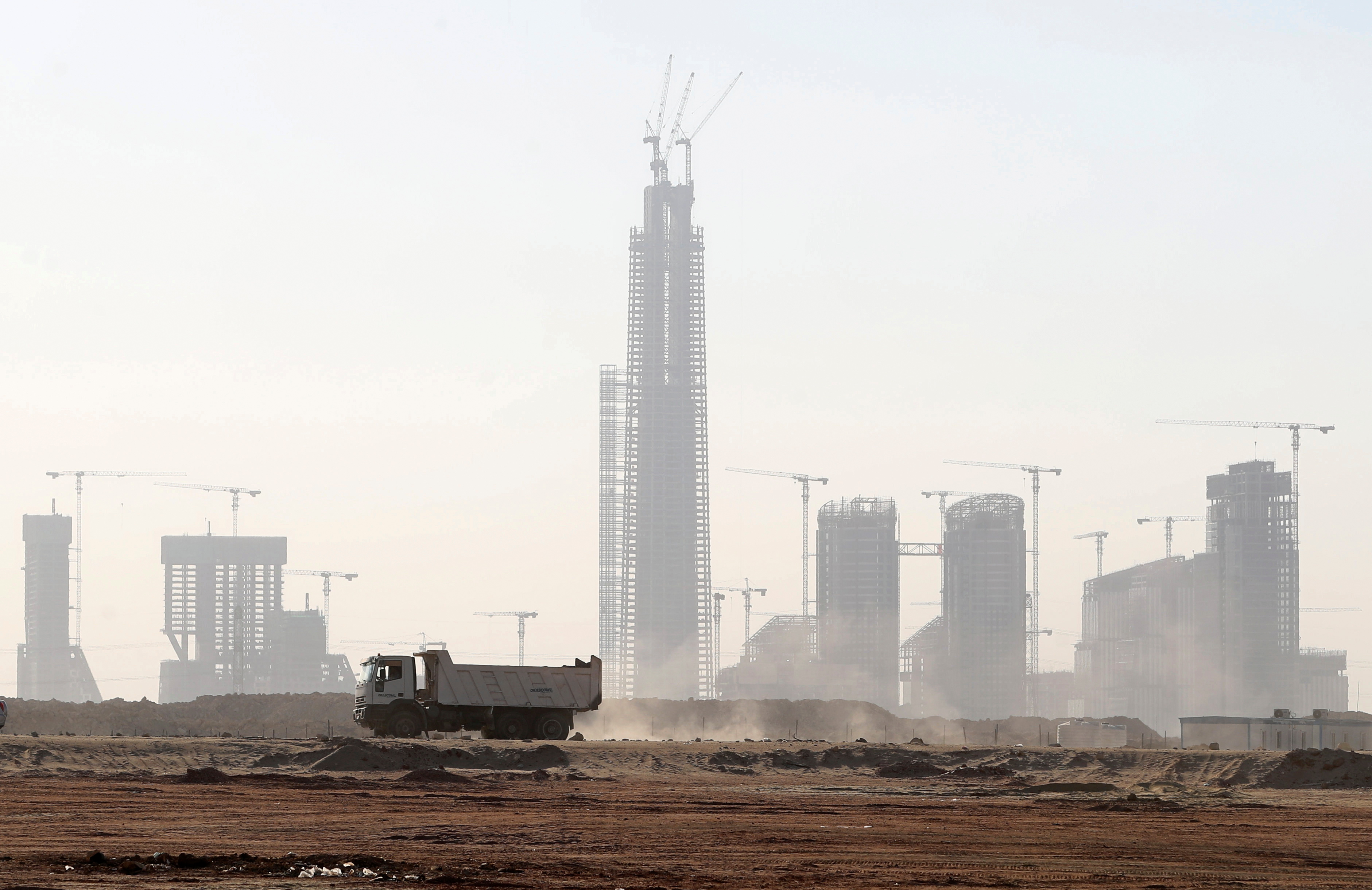 Así se ve en el horizonte como avanzan las obras de la nueva capital administrativa de Egipto (REUTERS/Mohamed Abd El Ghany)
