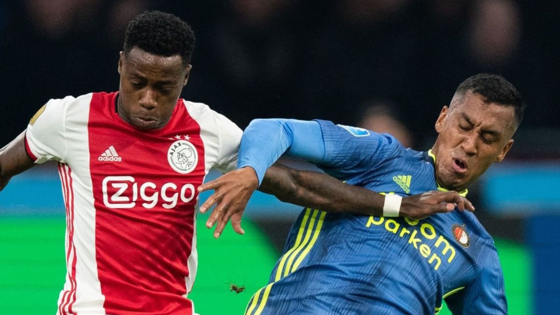 Quincy Promes enfrentando a Renato Tapia en un Ajax vs Feyenoord. (Getty)