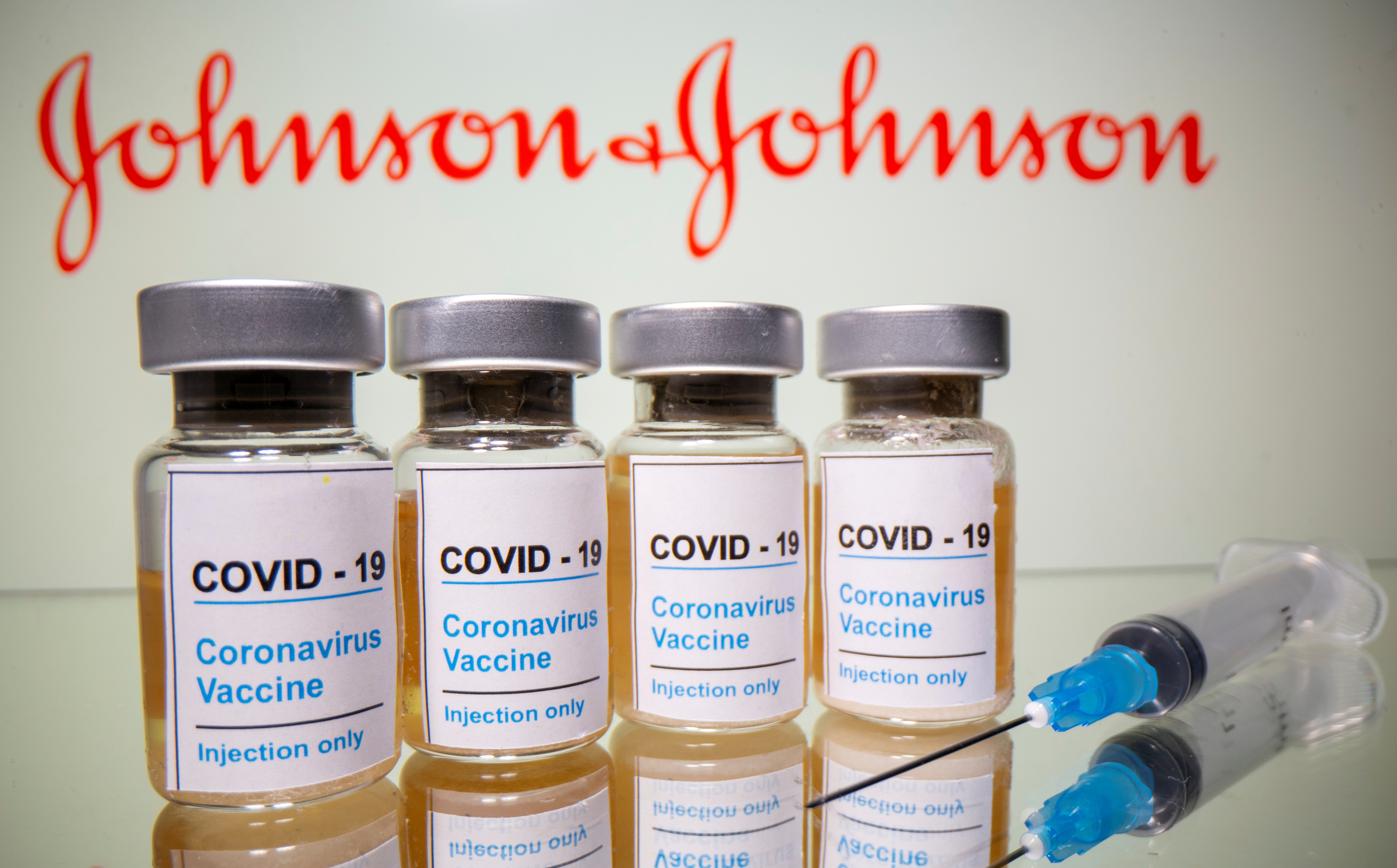 La vacuna de J&J combina material genético del nuevo virus con los genes del adenovirus (Reuters)