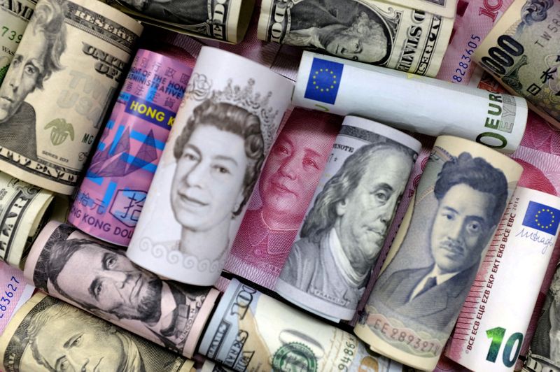 Yuanes, dólares, oro, forman parte de la reservas en divisas en el Banco Central de la República Argentina (REUTERS/Jason Lee)