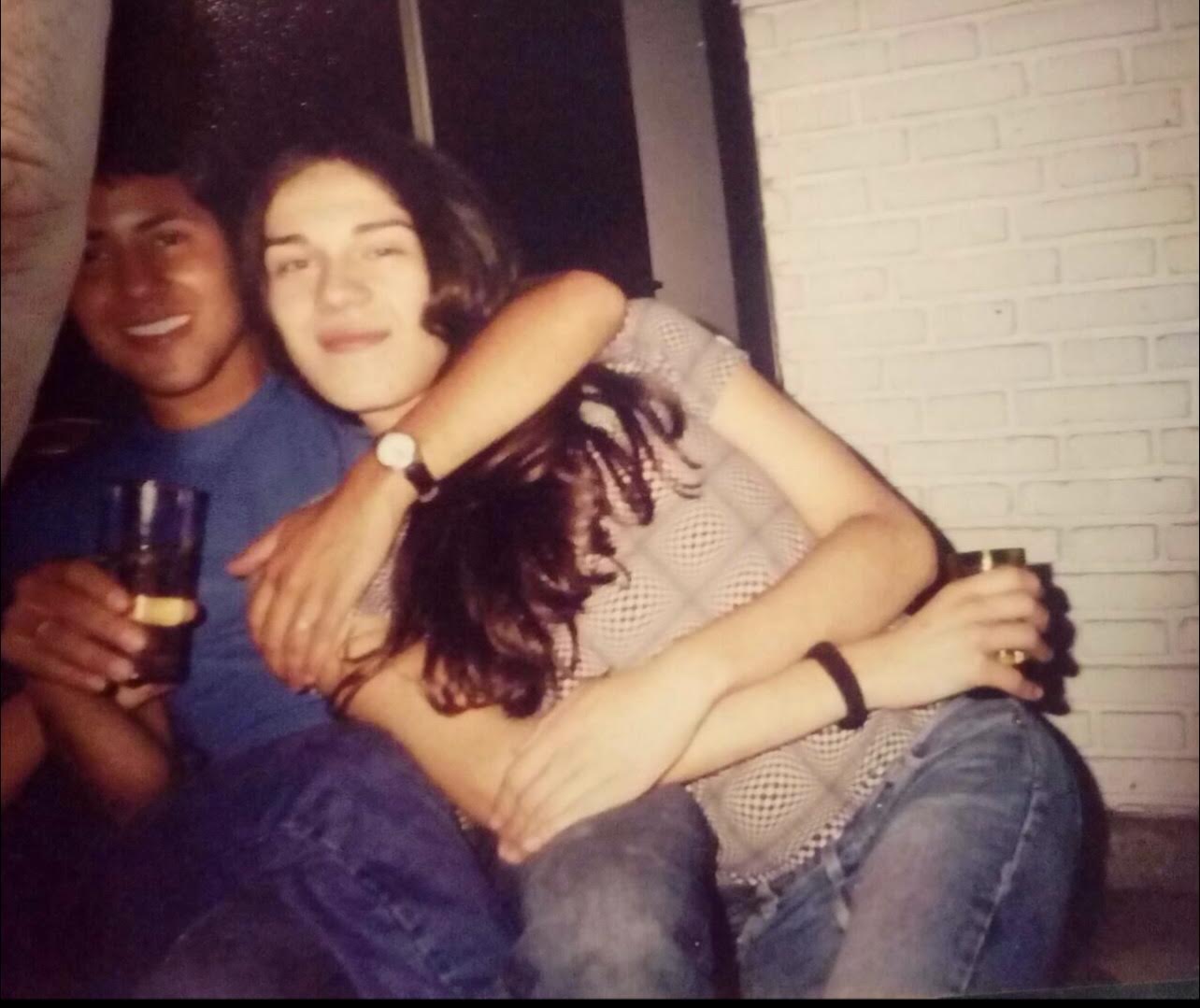 Mariana Genesio Peña en su adolescencia junto a su amigo Fernando, fallecido en 2002