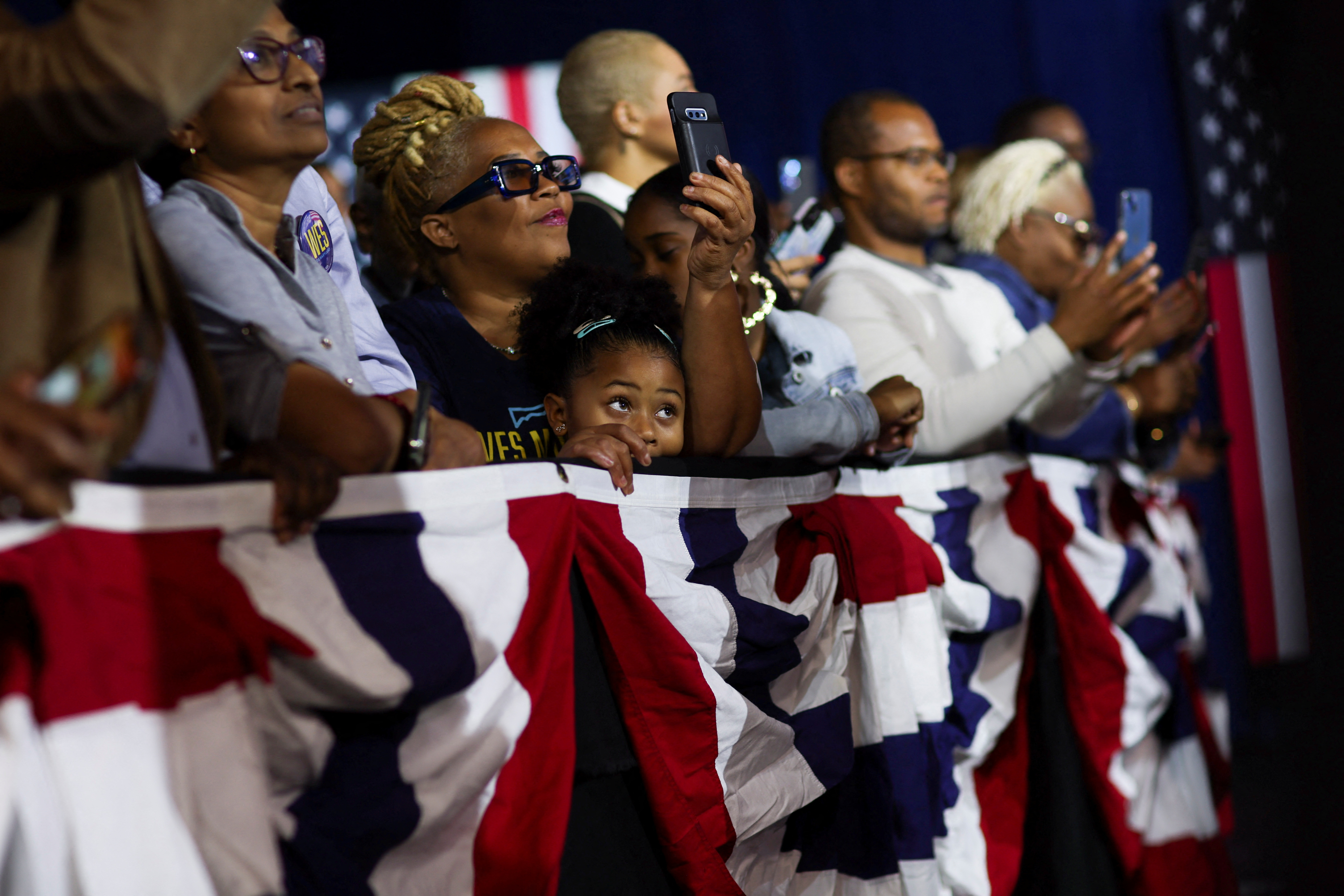 Escena de las celebraciones en Maryland, donde fue elegid el primer gobernador negro del estado, Wes Moore, y el tercer gobernador afroamericano en la historia de Estados Unidos. REUTERS/Leah Millis