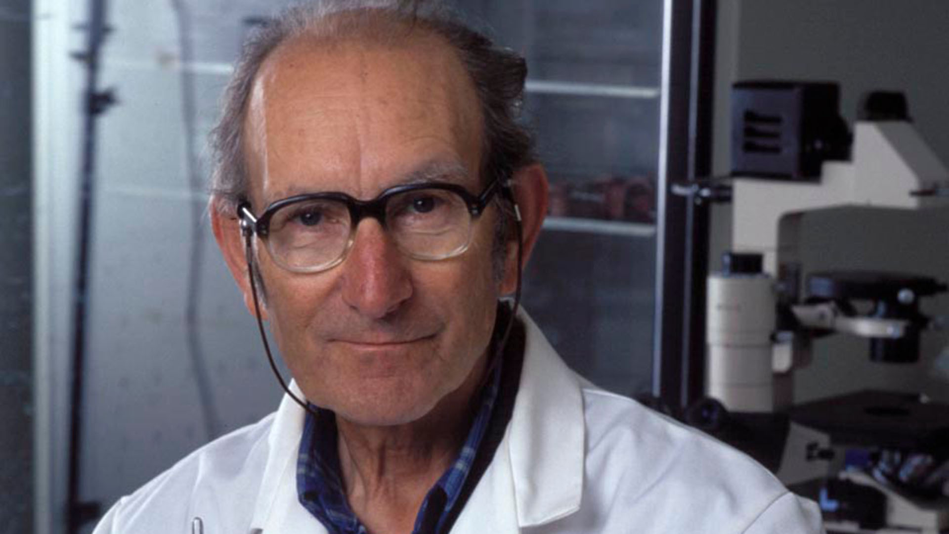 El gran hallazgo del argentino César Milstein fue descubrir el principio que rige la producción de los anticuerpos monoclonales