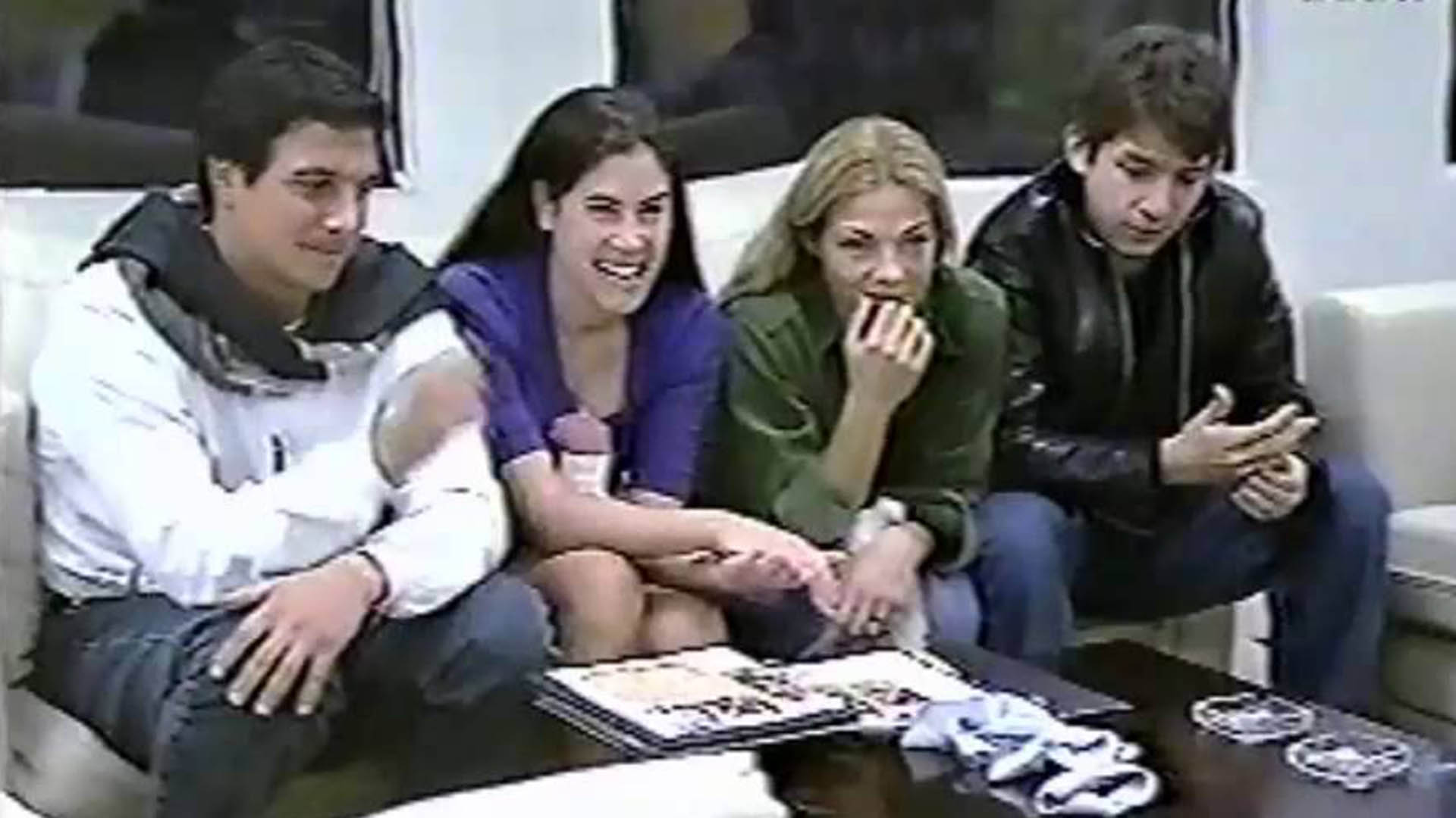 Marcelo Corazza junto a Daniela Ballester, Tamara Paganini y Gastón Trezeguet en la final de Gran Hermano 2001