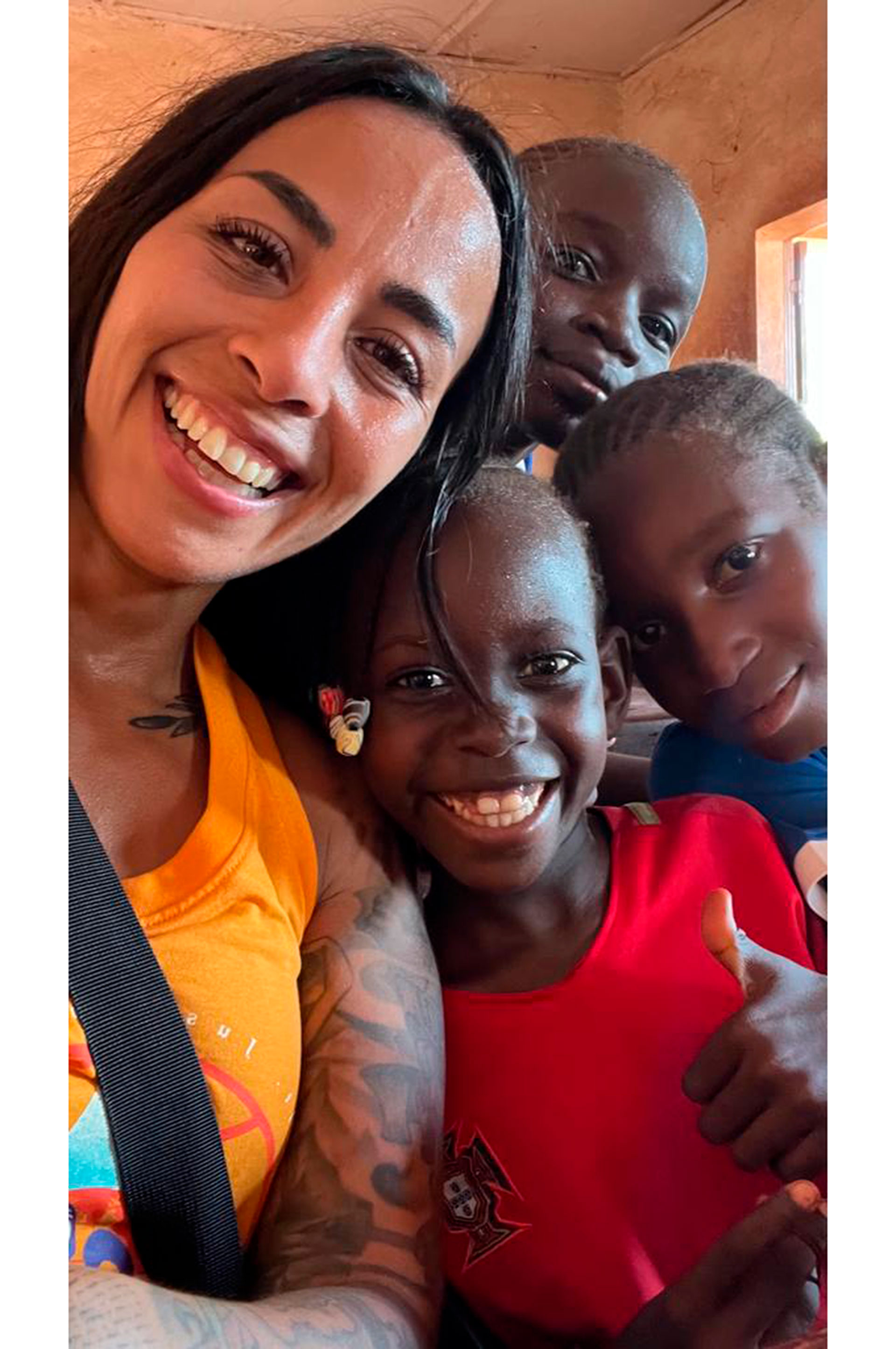"Niños que me miraban con los ojos gigantes, me devolvían sonrisas hermosas y no me dejaban de tocar el pelo", recuerda Evelina de su experiencia en Mali