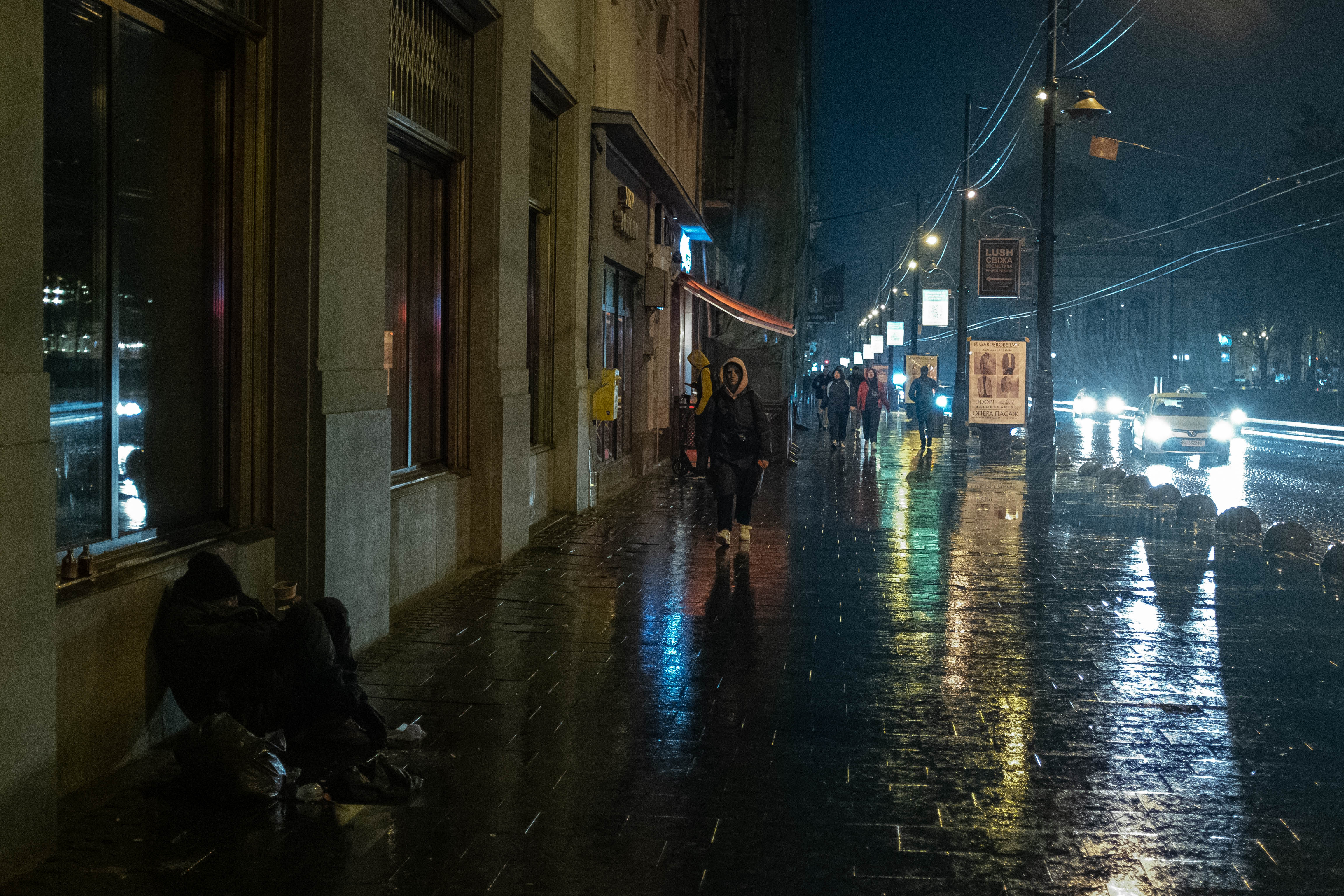 A las 20.08 PM, otra vez sonaron las alarmas en Lviv (Foto: Franco Fafasuli)