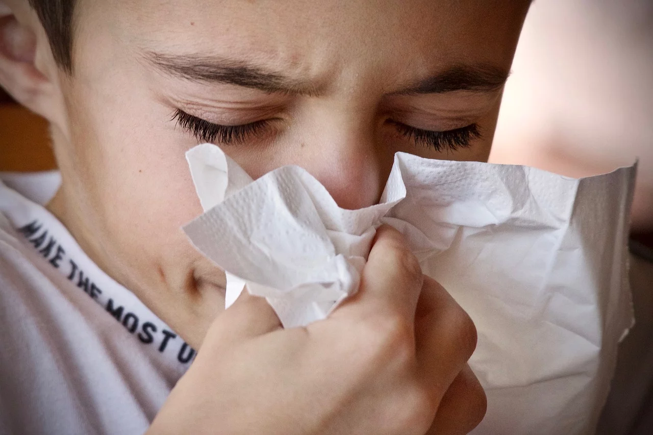 COVID y gripe, las dos enfermedades tienen varias características en común. En ambos casos estamos en presencia de virus respiratorios contagiosos y potencialmente letales