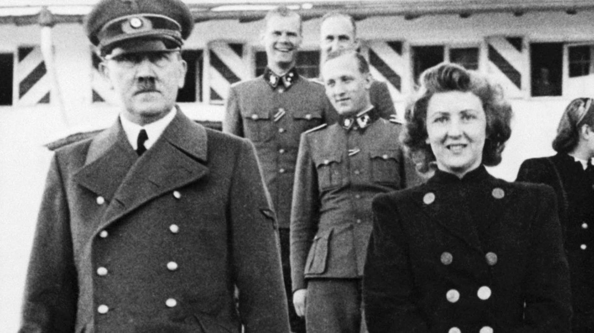Hitler y Eva Braun en una de las pocas apariciones públicas juntos. El líder nazi siempre la ocultó