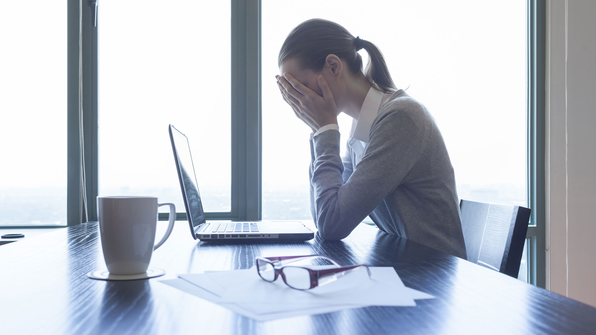 El estrés cansa: en qué consiste la fatiga suprarrenal que genera niebla mental y afecta el rendimiento