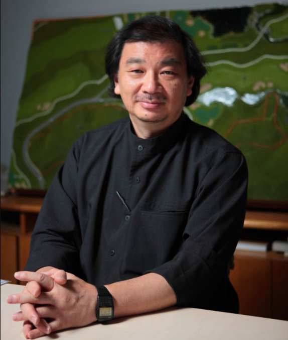 Los baños transparentes de Shigeru Ban, ganador del premio Pritzker, se pueden usar en dos parques de Tokio, Haru-no-Ogawa y Yoyogi Fukamachi (Wikipedia)