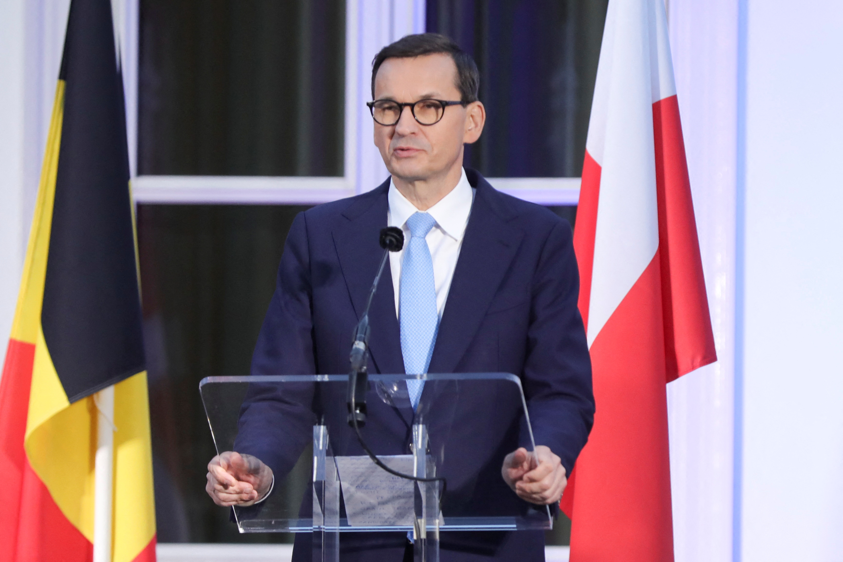 El primer ministro polaco, Mateusz Morawiecki, asiste a una rueda de prensa tras una reunión para preparar la próxima cumbre de la alianza en Madrid, en La Haya, Países Bajos, el 14 de junio de 2022. REUTERS/Eva Plevier

