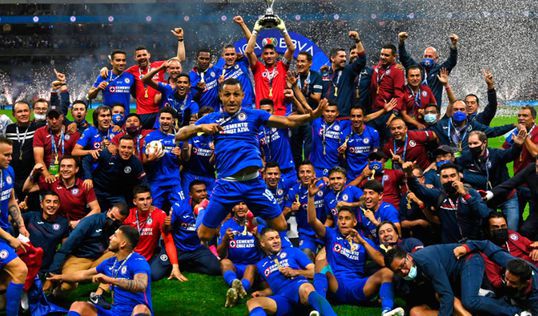 Cruz Azul levantó el título en mayo de 2021 tras 23 años de sequía (Foto: AFP)