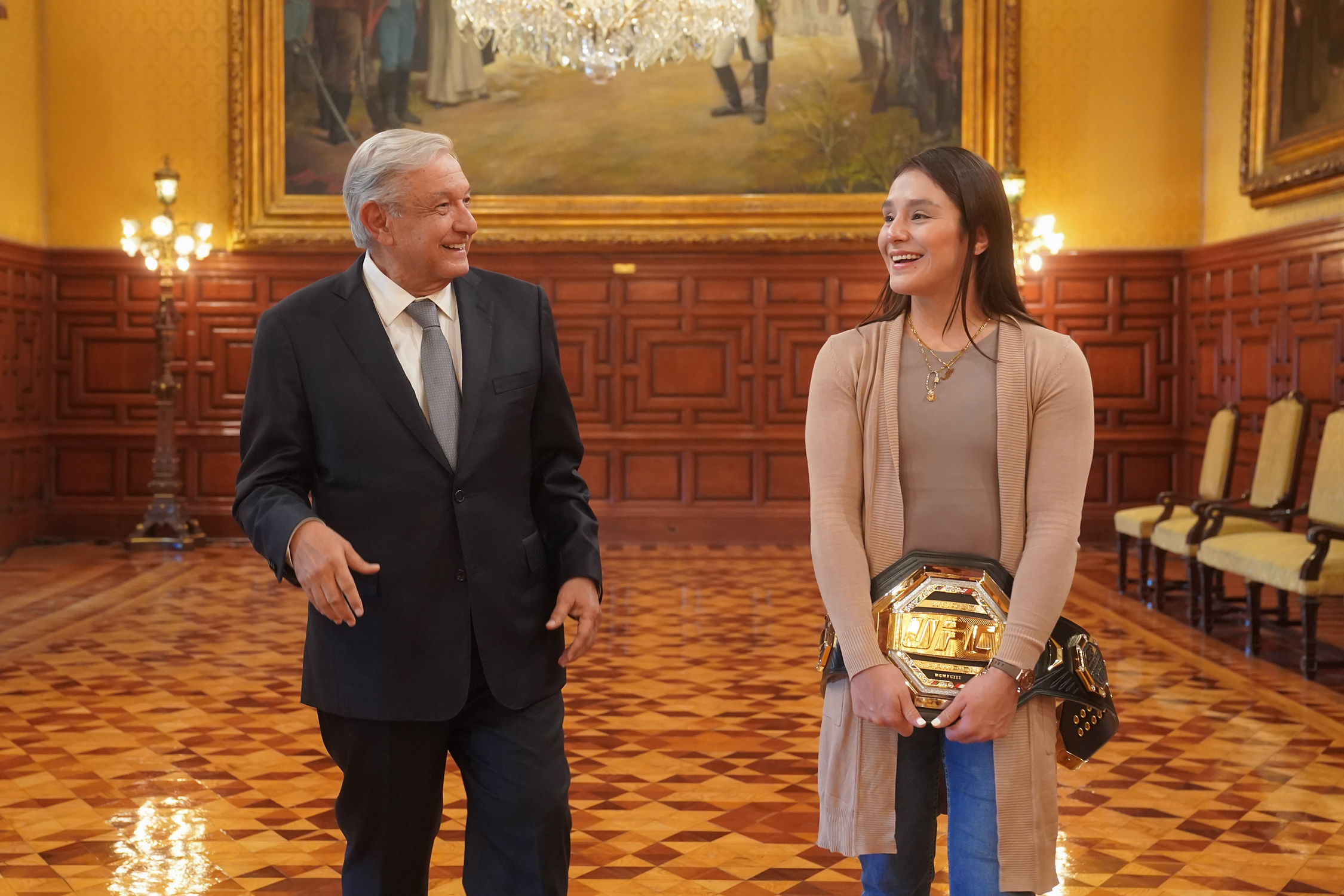 AMLO y Alexa Grasso en Palacio Nacional (Twitter/@lopezobrador)