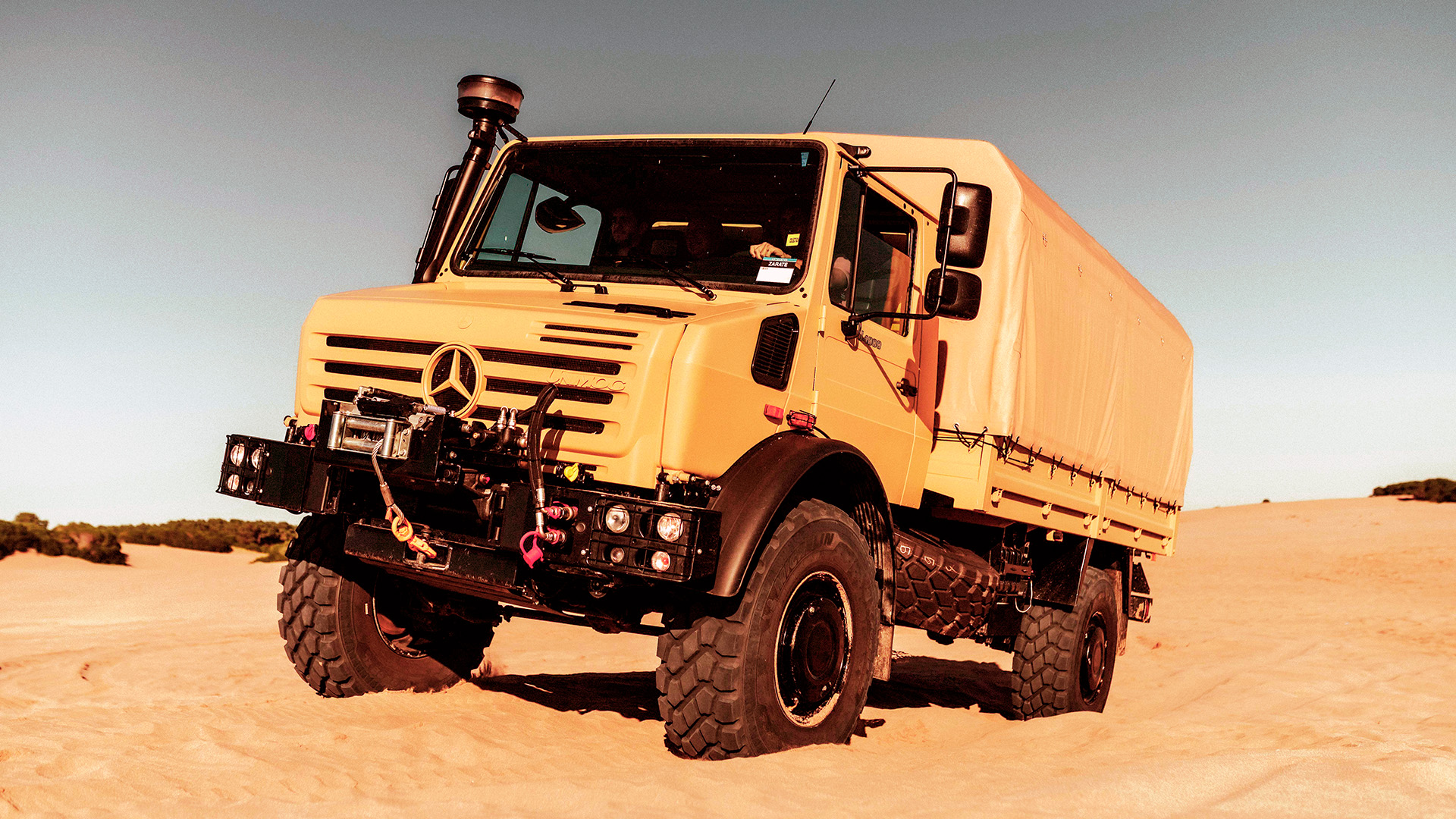 Delincuentes ingresaron a un barrio semicerrado en La Plata, robaron en dos casas y balearon a un vecino 