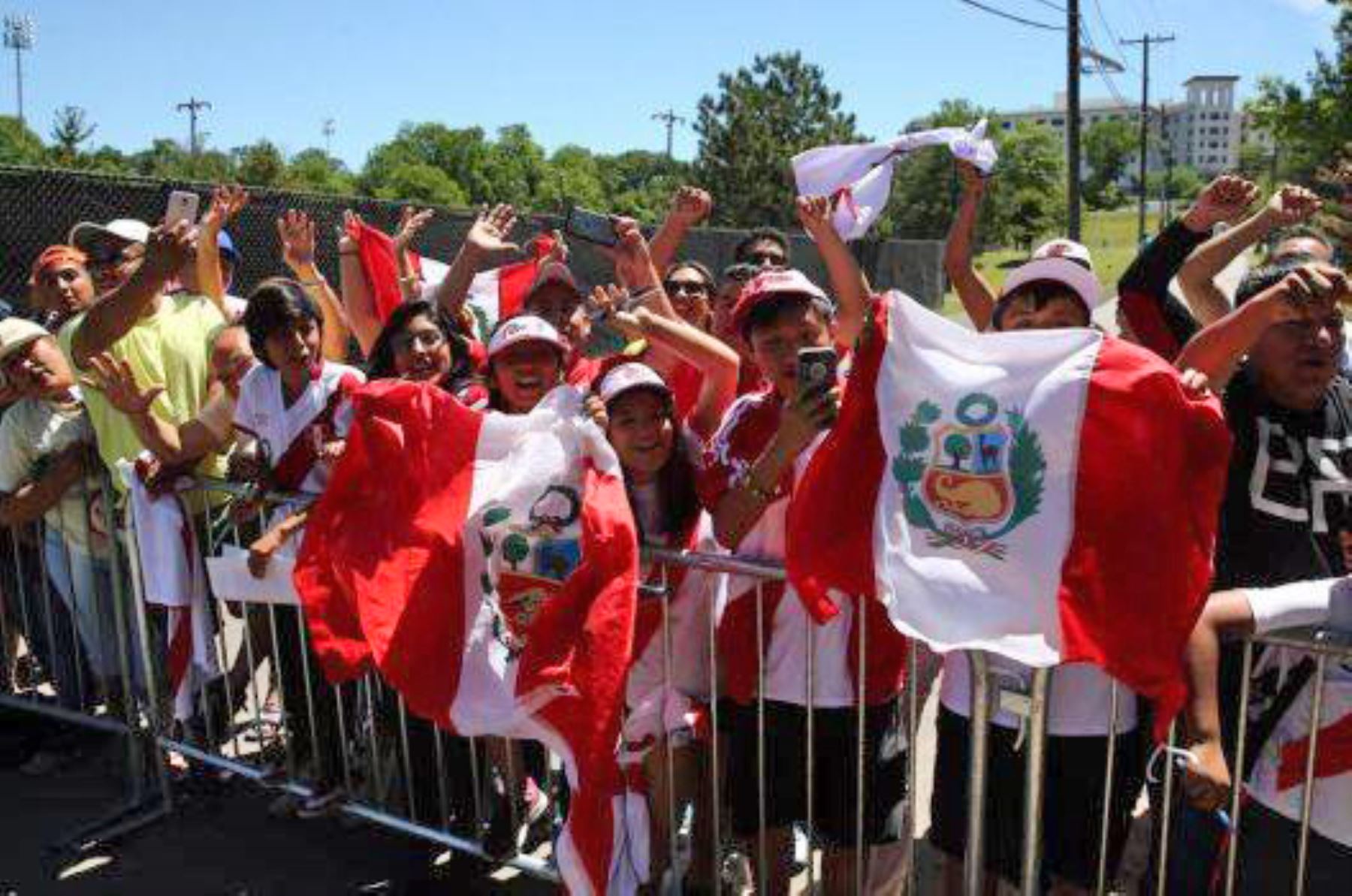 El 83,5% de peruanos que vive en el exterior presenta una situación migratoria regular.