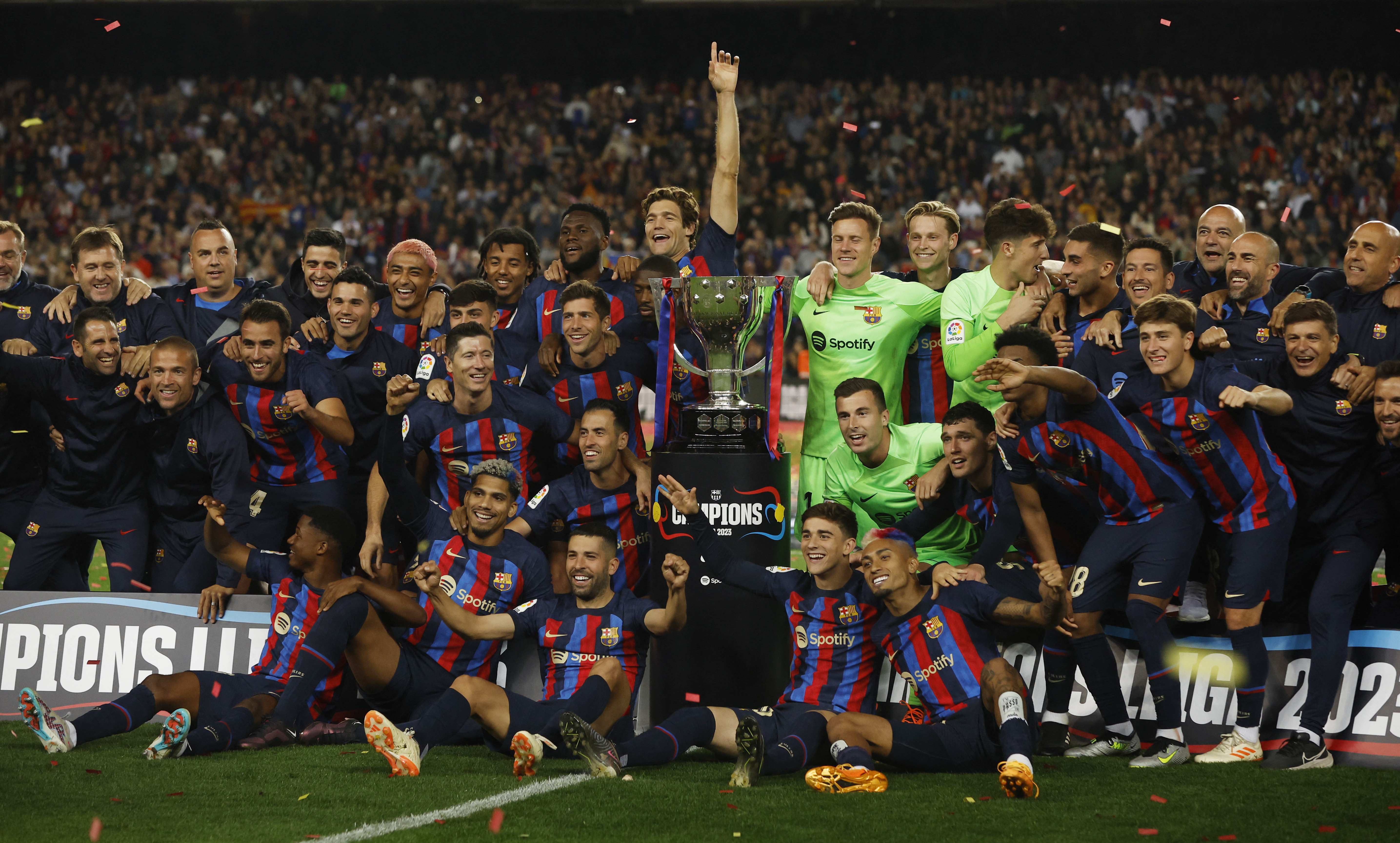 Soccer Football - LaLiga - FC Barcelona v Real Sociedad - Camp Nou, Barcelona, Spain - May 20, 2023 FC Barcelona players and coaching staff pose the trophy as they celebrate winning LaLiga after the match REUTERS/Albert Gea